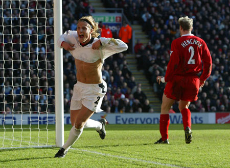 Diego Forlan(c)thebusbyway.com