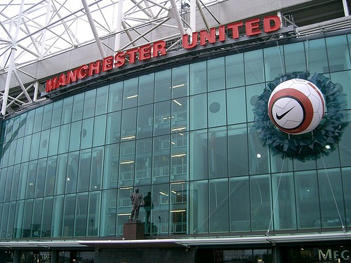 Manchester United defence: Moyes' obsession with Ferdinand and Vidic hurting the team