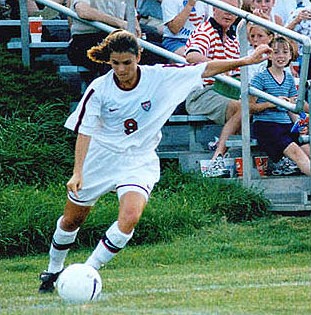 Mia_Hamm_corner - (c) JohnMaxMena_Wikimedia_Commons
