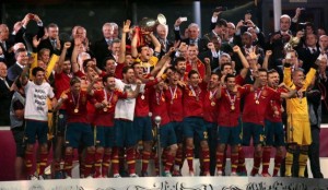 (c)ww4(dot)hdnux(dot)com_Spain_Champions Spain lift Euro 2012 beating Italy