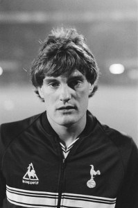 Glen Hoddle left England (probably due to a combination of the Heysel Ban and a lack of appreciation) in 1987. Why don't young English players lead for better opportunities abroad?