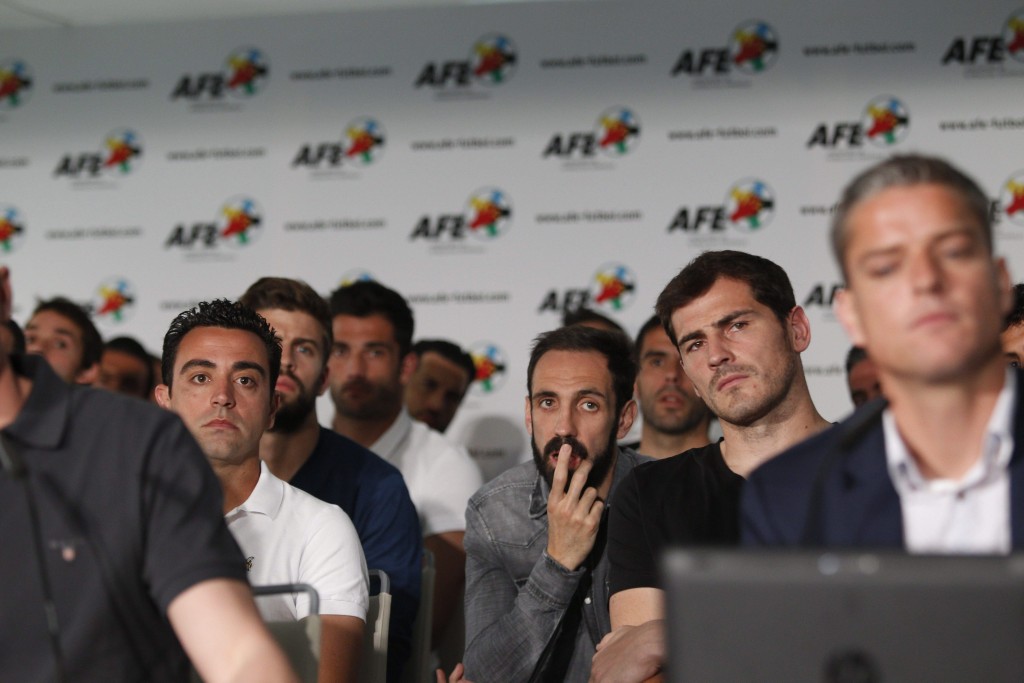 Spanish soccer players association announces strike