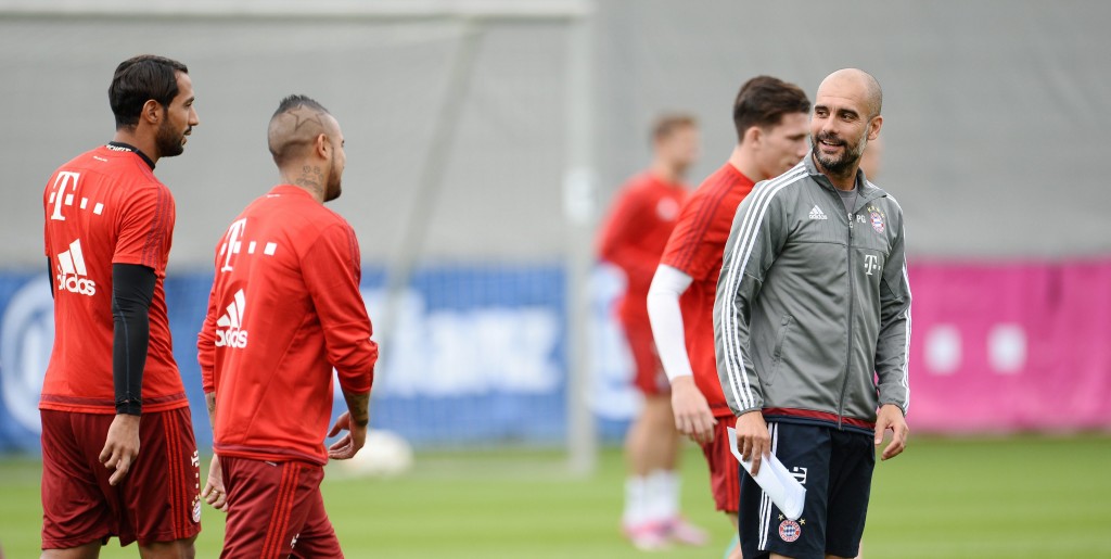 edhi Benatia (L), Arturo Vidal (2-L) and coach Pep Guardiola (R) of Bayern Munich arrive for a training session in Munich, Germany, 29 July 2015. Bayern Munich prepares for the upcoming 2015-16 German Bundesliga season. EPA/ANDREAS GEBERT