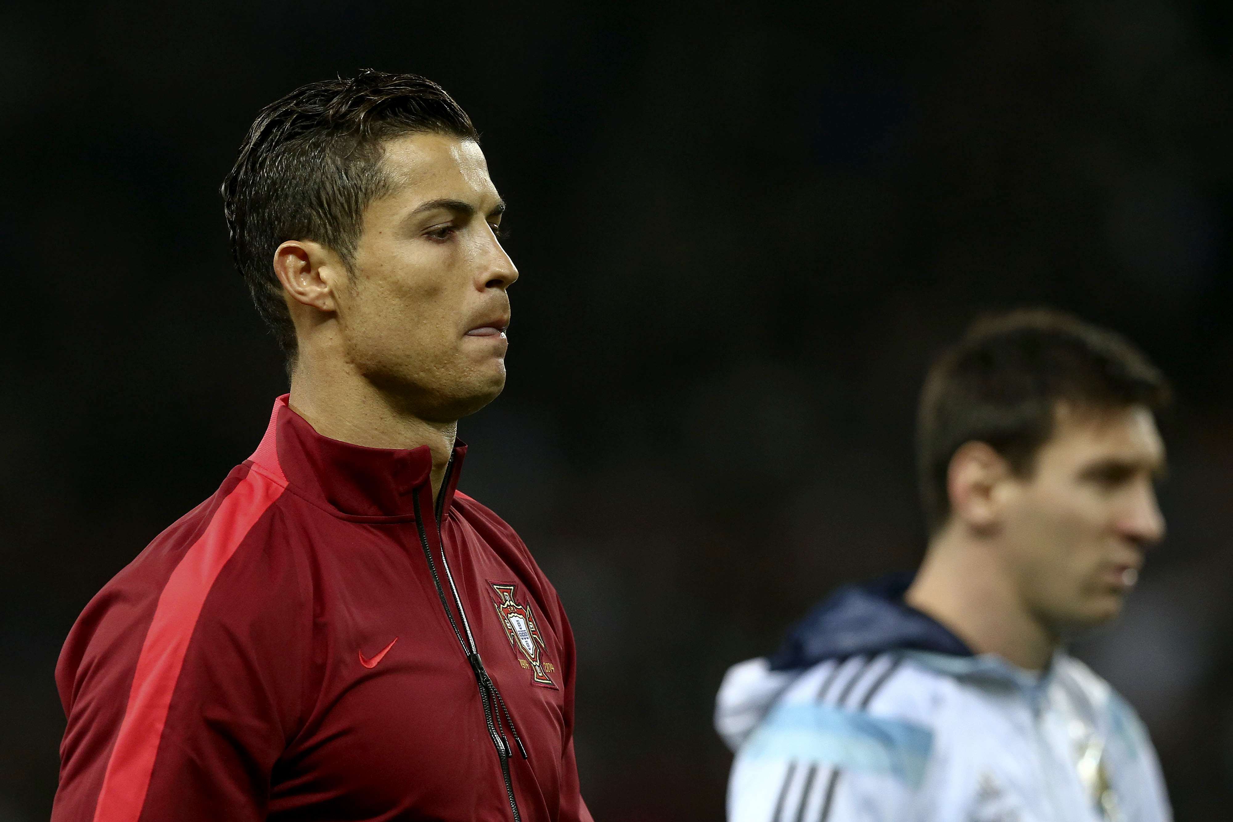 epa04494791 Portugal's Cristiano Ronaldo (L) and Argentina's Lionel Messi before the international friendly soccer match between Argentina and Portugal at Old Trafford in Manchester, Britain, 18 November 2014.  EPA/JOSE SENA GOULAO