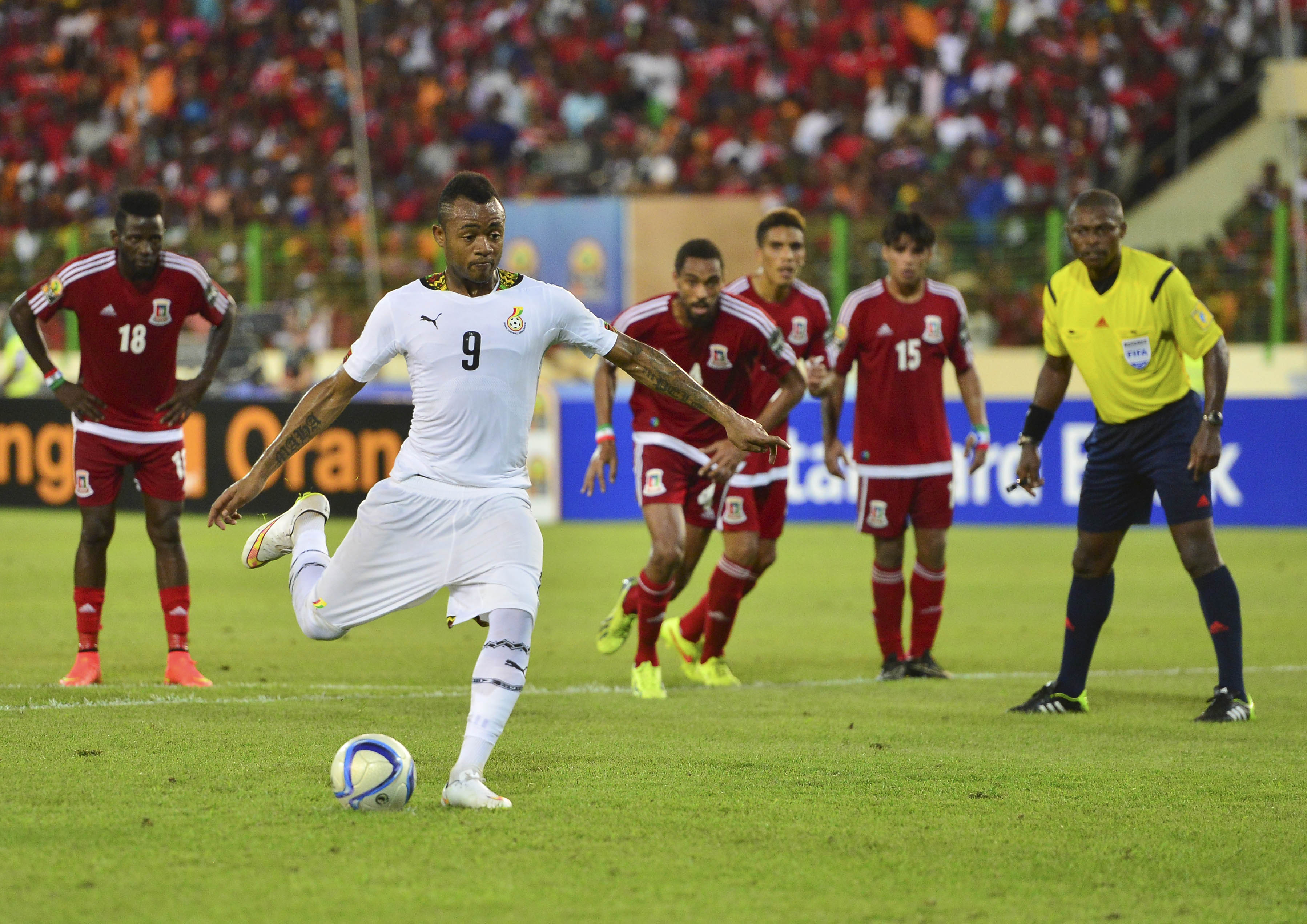 epa04605231 Jordan Ayew of Ghana scores a penalty during the 2015 Africa Cup of Nations semi final match between Ghana and Equatorial Guinea at the Malabo Stadium, Malabo, Equatorial Guinea on 05 February 2015. EPA/BARRY ALDWORTH UK AND IRELAND OUT
