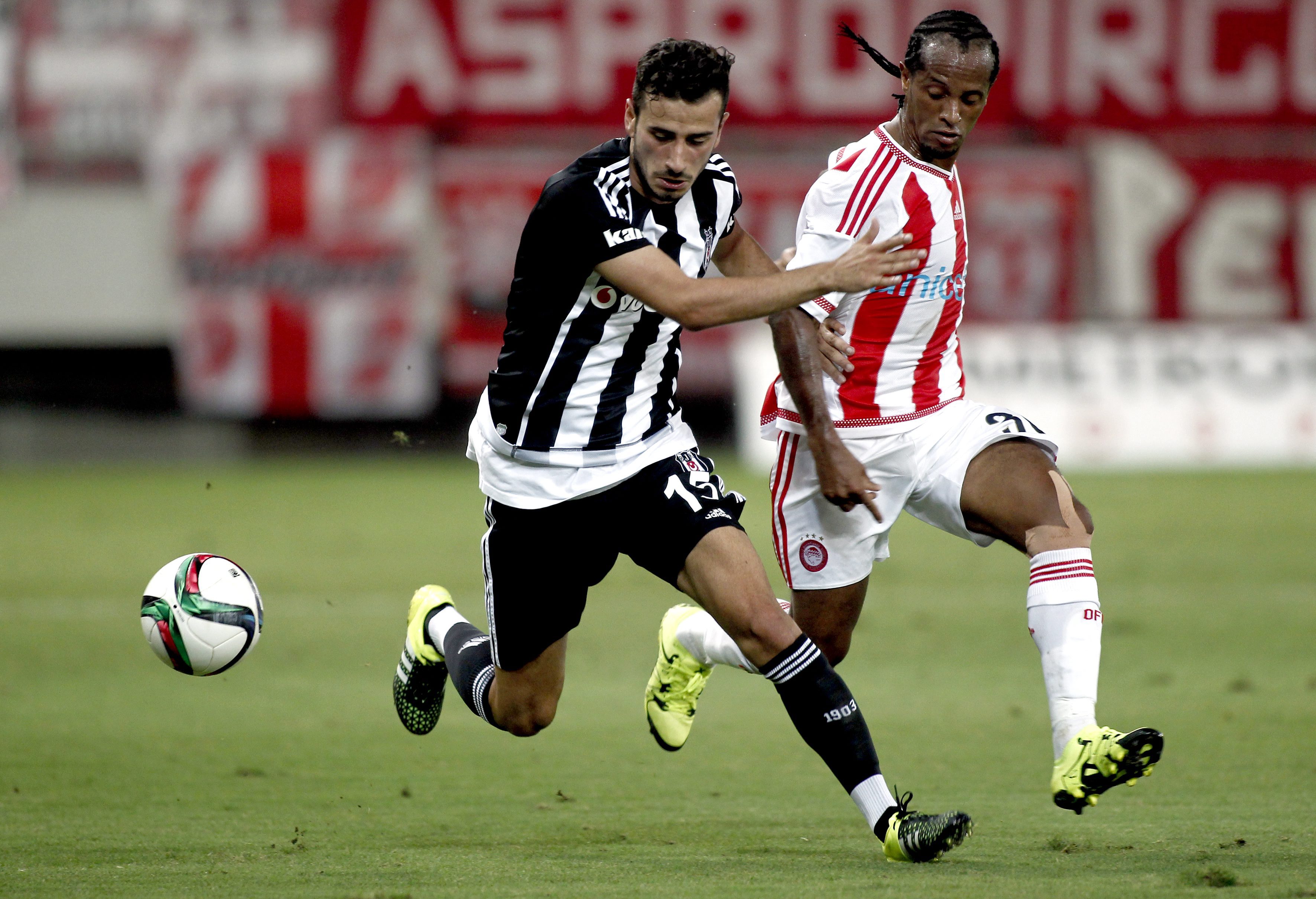 Oguzhan Ozyakup has dealt his former a club another transfer blow as he confirmed his stay at Besiktas for at least another season. (Picture Courtesy - AFP/Getty Images)