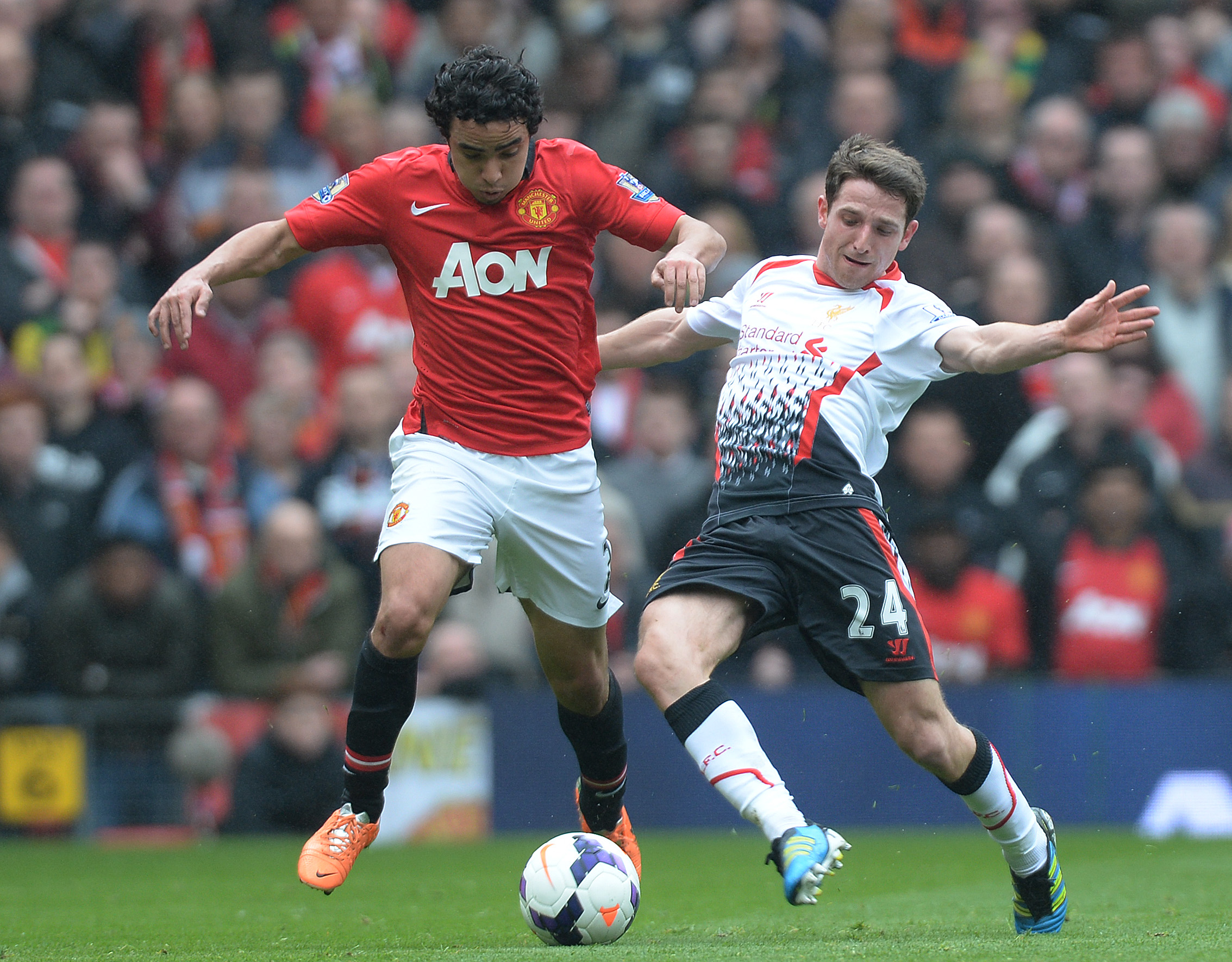epa04128650 Liverpool's Joe Allen (R) in action with Manchester United's Rafael Da Silva (L) during the English Premier League soccer match Manchester United FC vs Liverpool FC at Old Trafford, Manchester, Britain, 16 March 2014. EPA/PETER POWELL DataCo terms and conditions apply https://www.epa.eu/downloads/DataCo-TCs.pdf