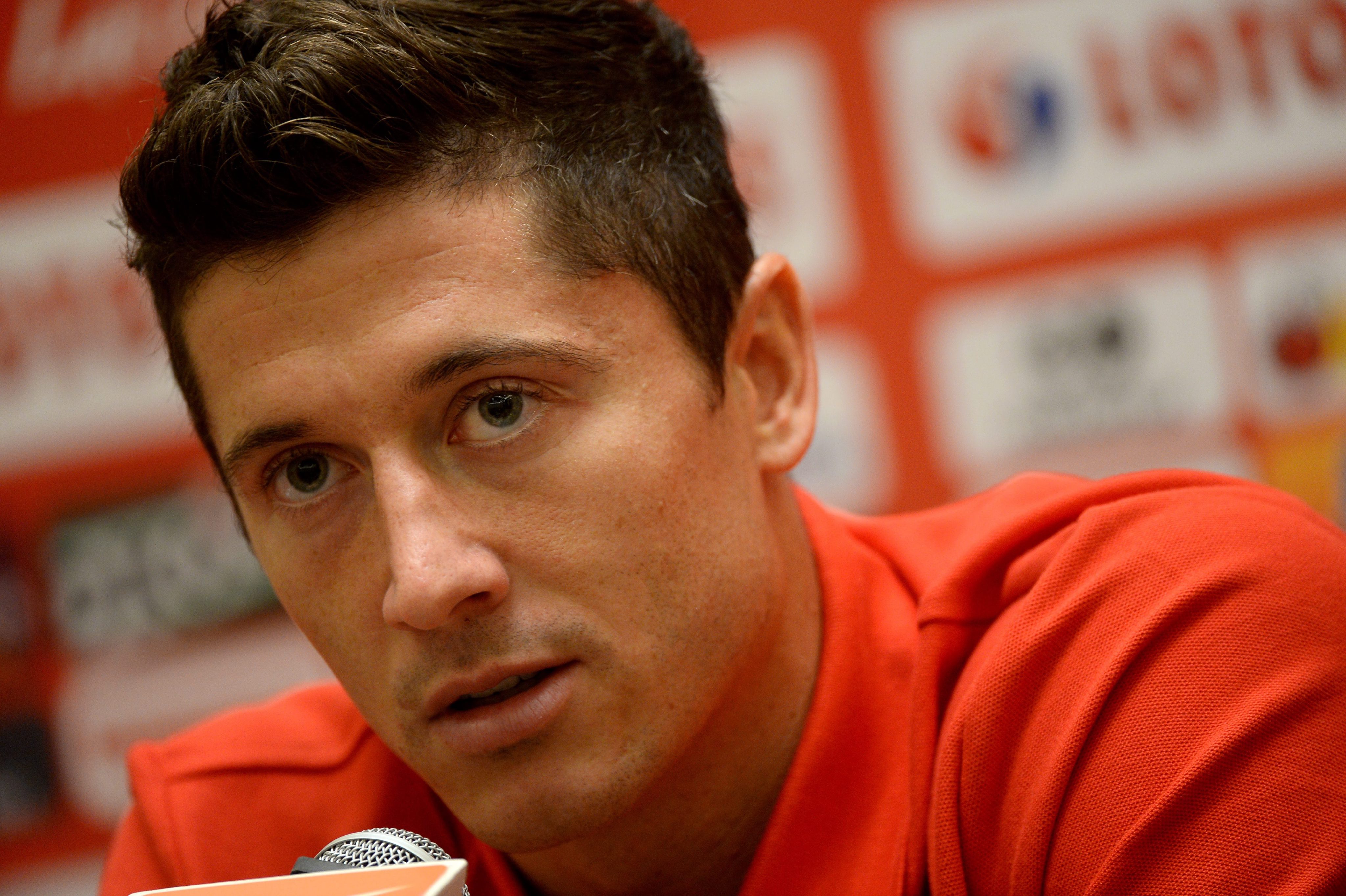 epa04907674 Polish national soccer team player Robert Lewandowski attends a press conference in Warsaw, Poland, 01 September 2015. Poland will face Germany in the UEFA EURO 2016 qualifying soccer match on 04 September in Frankfurt am Main, Germany.  EPA/Bartlomiej Zborowski POLAND OUT