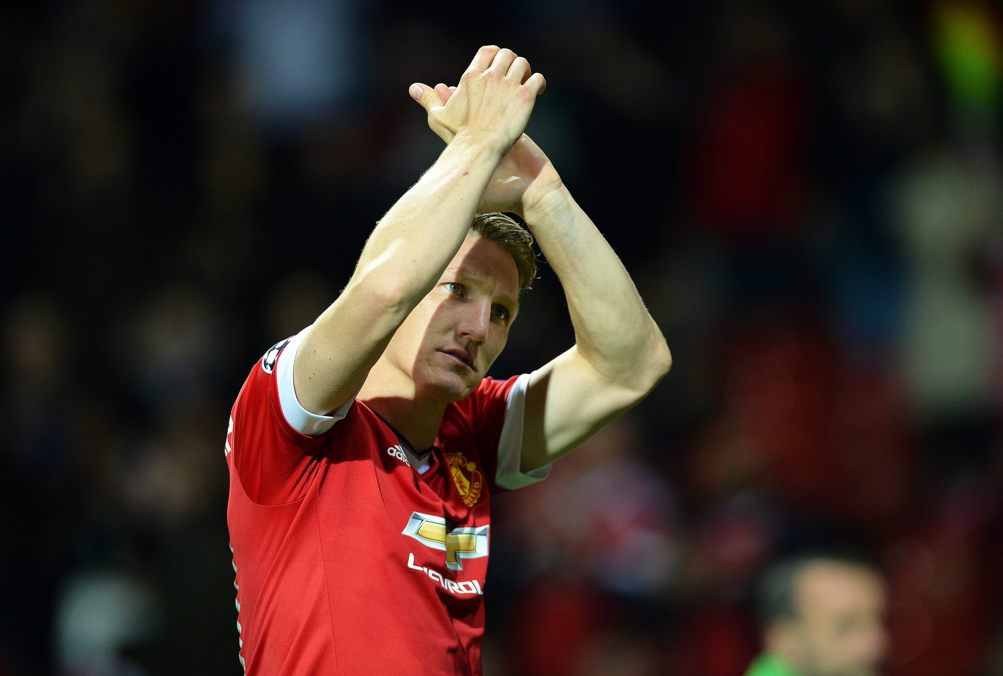 epa04958140 Manchester United's Bastian Schweinsteiger applauds fans after the UEFA Champions League group B soccer match between Manchester United and VfL Wolfsburg at Old Trafford in Manchester, Britain, 30 September 2015. ManU won 2-1. EPA/PETER POWELL