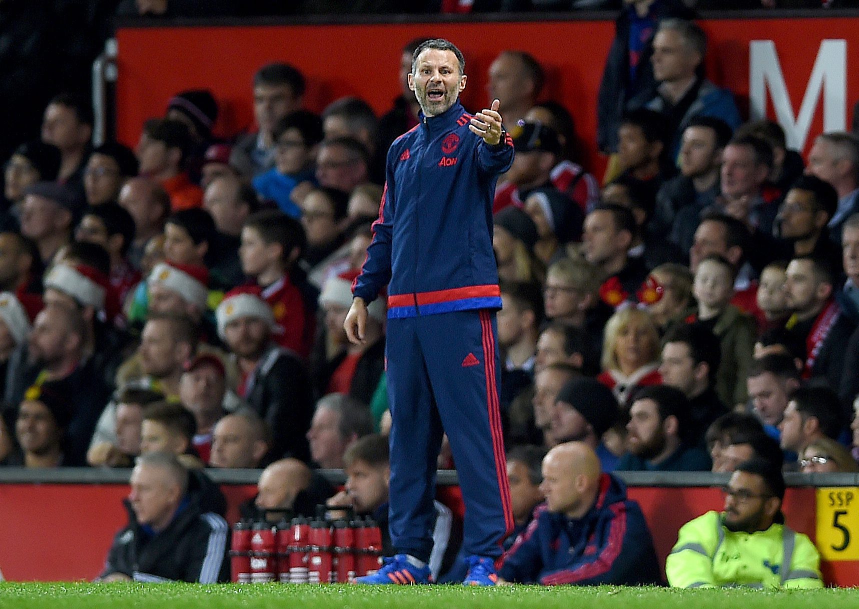 Manchester United assistant manager Ryan Giggs (C) reacts during the English Premier League soccer match between Manchester United and Norwich City at Old Trafford, Manchester, Britain, 19 December 2015. (Photo by Peter Powell/EPA)