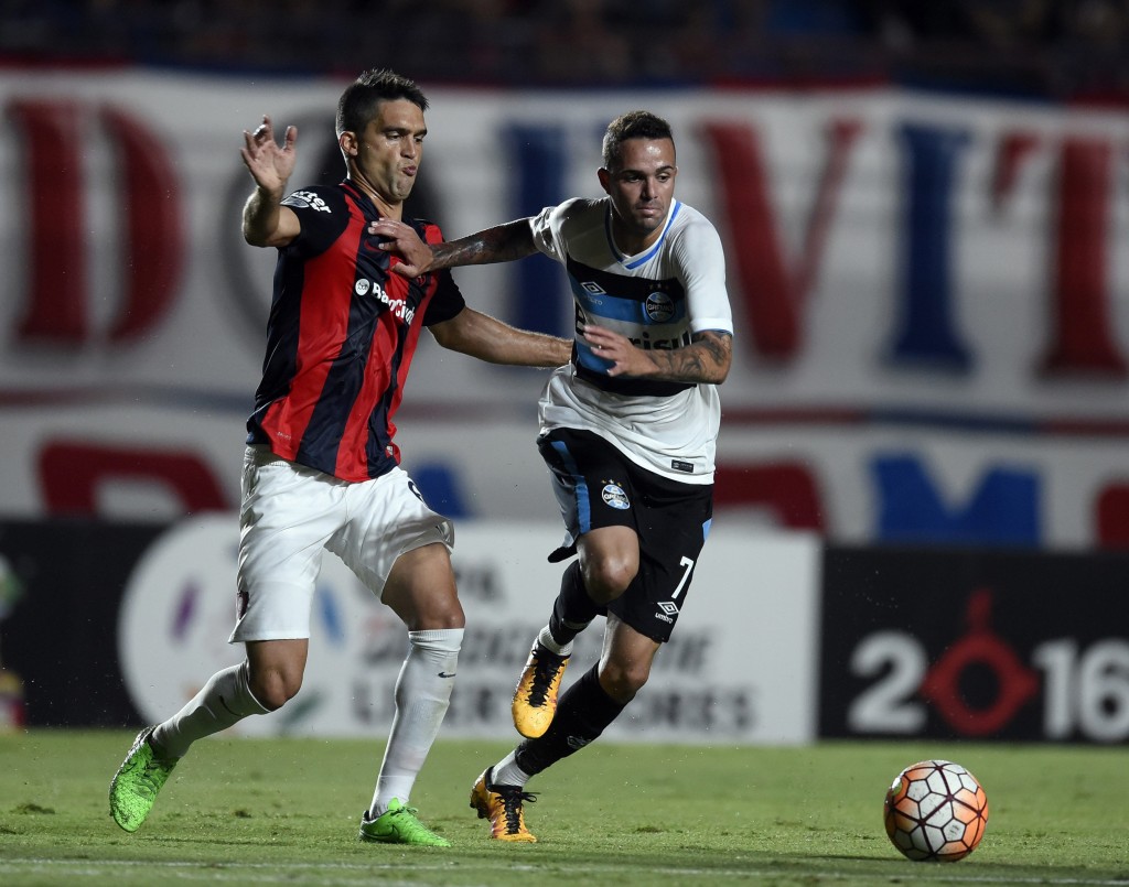 Luan has grown a strong fan following at Gremio and could soon find himself being at one of the top clubs in the world as Barcelona eye a deal for the Brazilian. (Picture Courtesy - AFP/Getty Images)