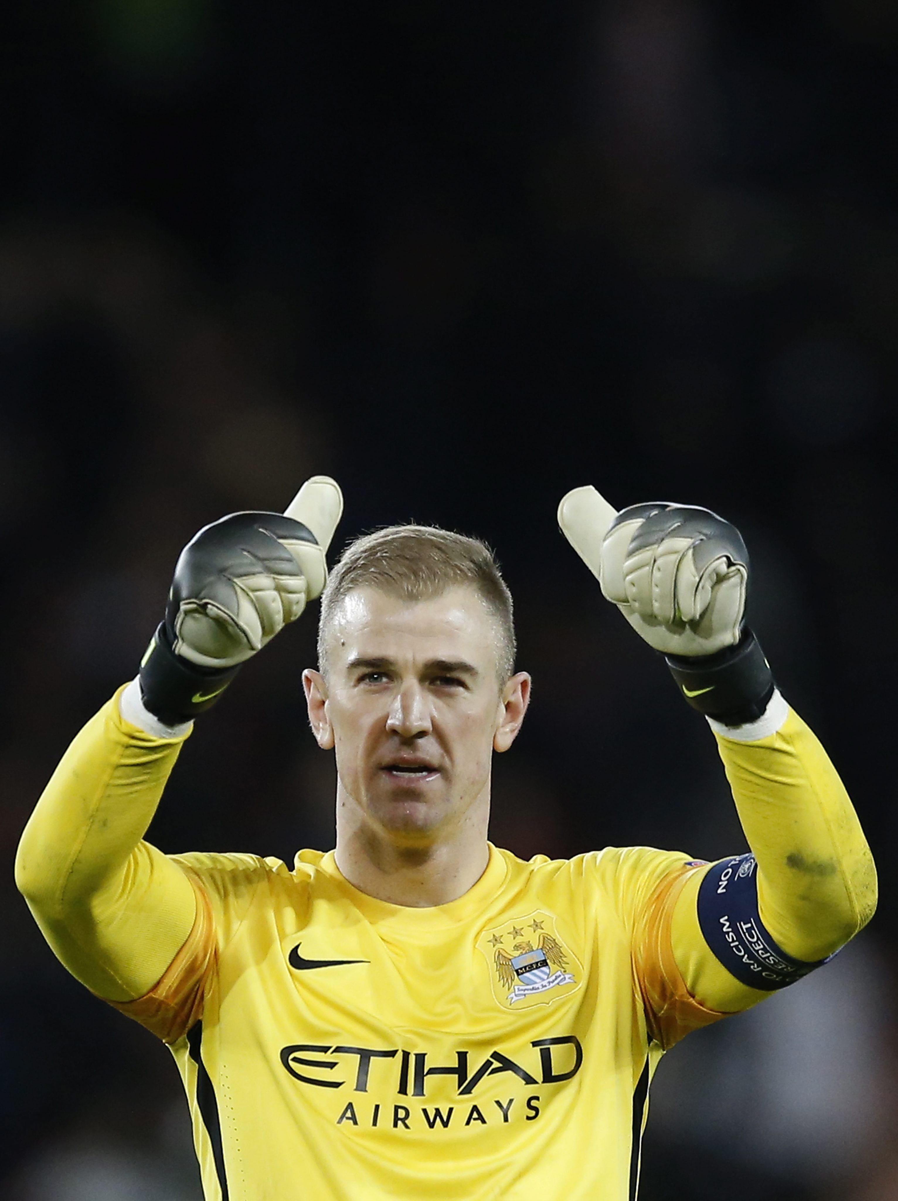 Manchester City goalkeeper Joe Hart reacts after the UEFA Champions League quarter final first leg soccer match between Paris Saint-Germain and Manchester City FC at the Parc des Princes Stadium in Paris, France, 06 April 2016. EPA/GUILLAUME HORCAJUELO