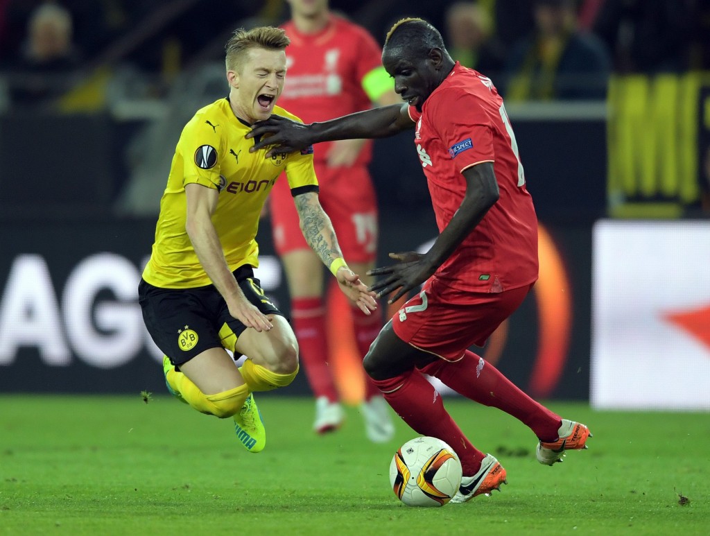 Dortmund's Marco Reus (L) and Liverpool's Mamadou Sakho in action during the UEFA Europa League quarter final first leg soccer match Borussia Dortmund vs FC Liverpool in Dortmund, Germany, 07 April 2016. EPA/FEDERICO GAMBARINI