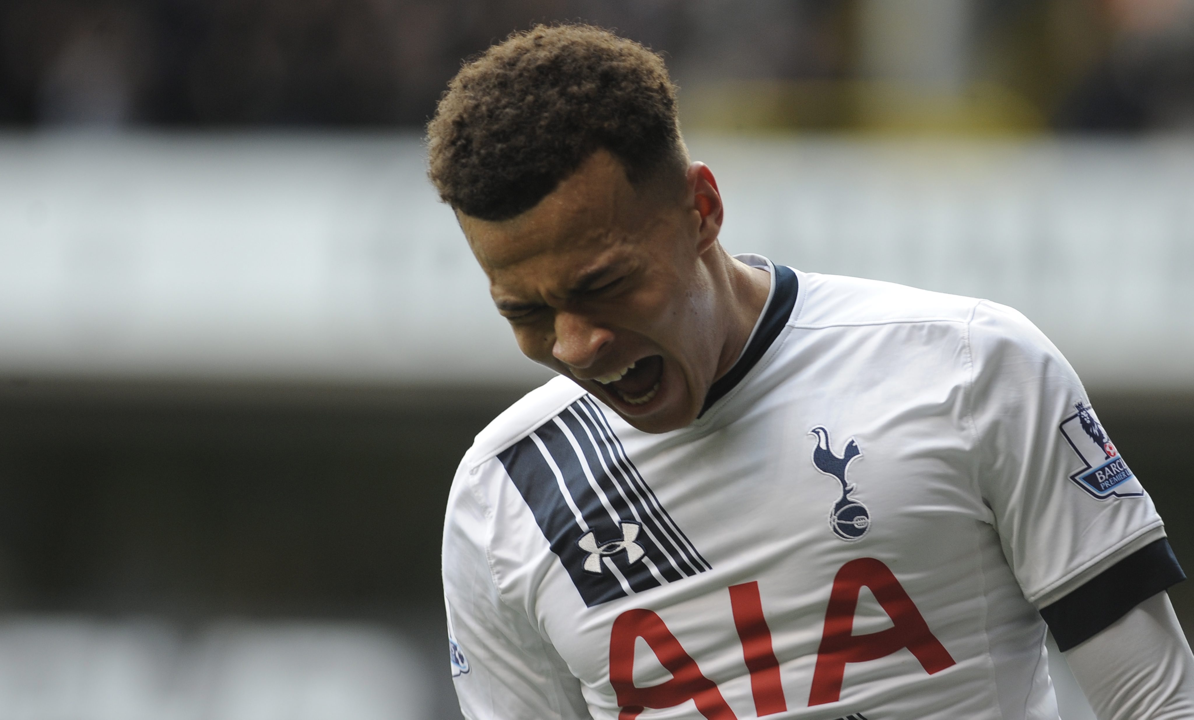 epa05253115 Dele Alli of Tottenham Hotspur celebrates after scoring a goal against Manchester United during the English Premier League soccer match between Tottenham Hotspur and Manchester United at White Hart Lane in London, Britain, 10 April 2016. EPA/GERRY PENNY EDITORIAL USE ONLY. No use with unauthorized audio, video, data, fixture lists, club/league logos or 'live' services. Online in-match use limited to 75 images, no video emulation. No use in betting, games or single club/league/player publications.