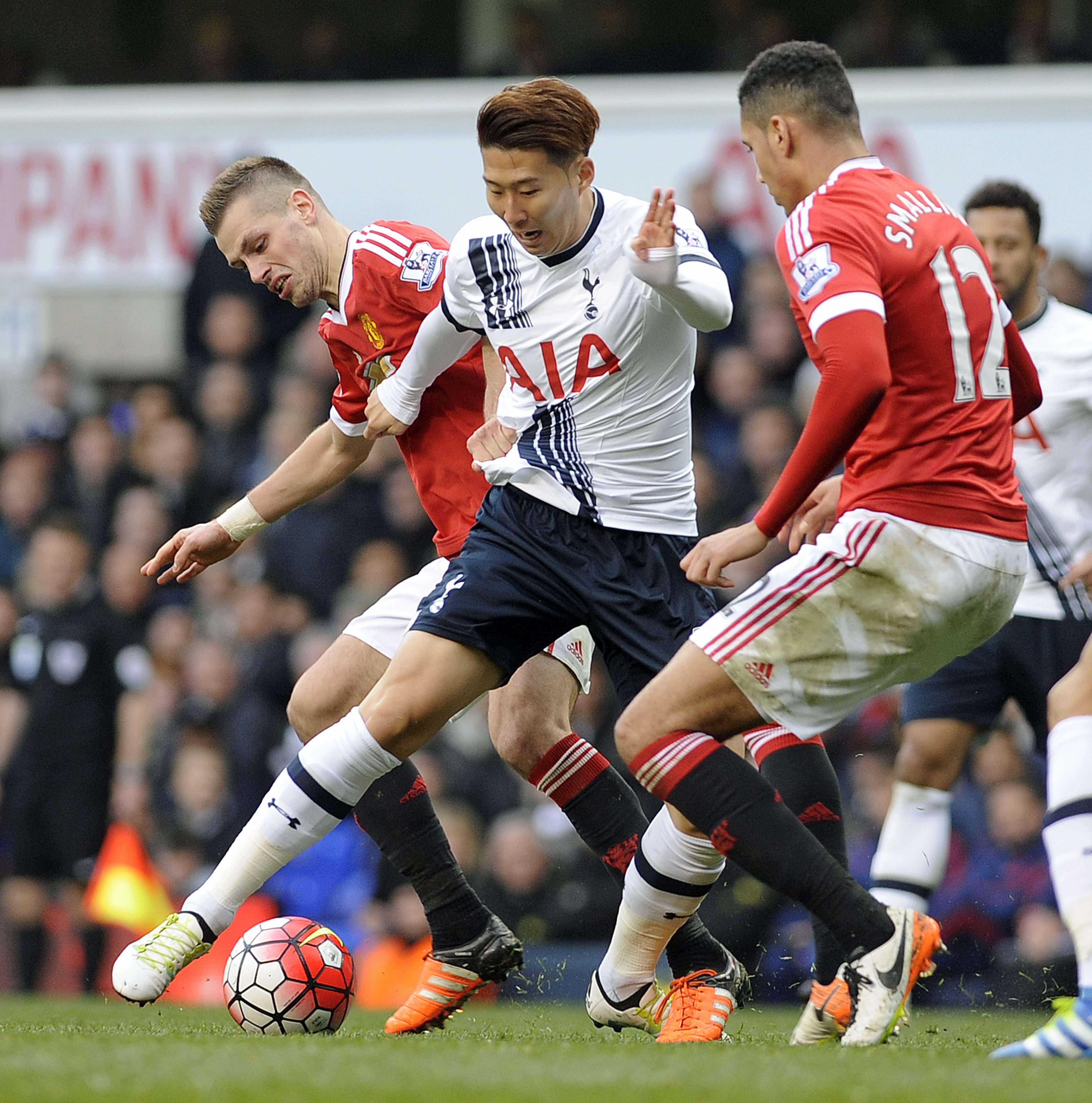Tottenham Hotspur's Heung-Min Son takes on Manchester United's Chris Smalling (R) during the English Premier League soccer match between Tottenham Hotspur and Manchester United at White Hart Lane in London, Britain, 10 April 2016. EPA/GERRY PENNY 