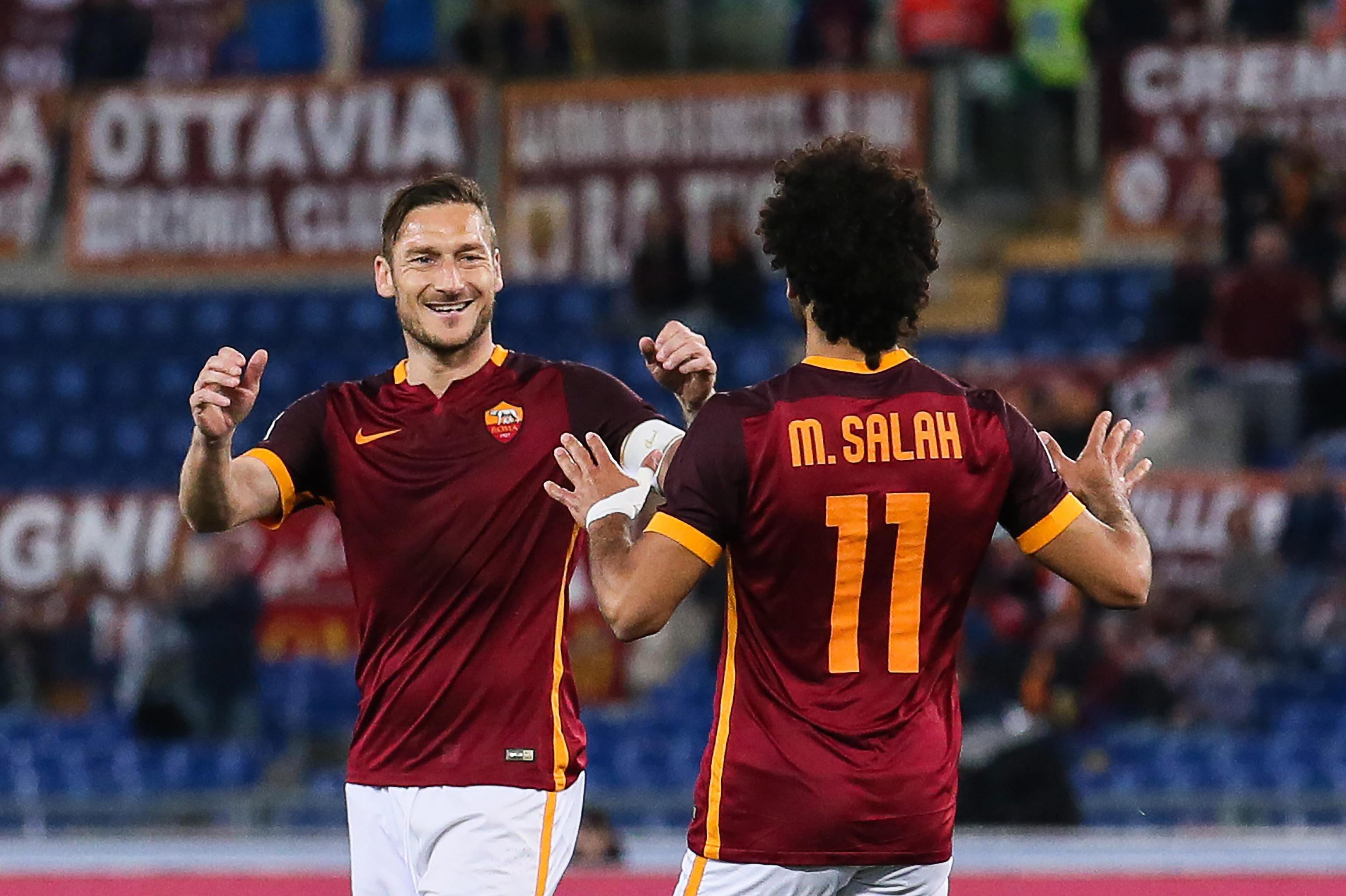 Roma's Mohamed Salah (R) celebrates scoring the 1-1 equaliser goal with Francesco Totti (L) during the Italian Serie A soccer match between AS Roma and FC Bologna at the Olimpico stadium in Rome, Italy, 11 April 2016. (Photo by Alessandro Di Meo/EPA)