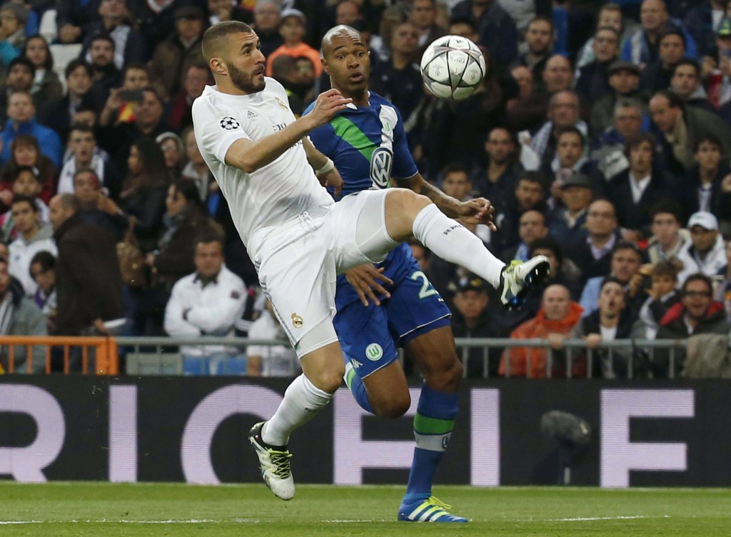 Real Madrid's French striker Karim Benzema (L) fights for the ball with Brazilian defender Ronaldo Aparecido Rodrigues 'Naldo' (R) of Wolfsburg during the UEFA Champions League quarter final second leg match played at Santiago Bernabeu stadium in Madrid, Spain on 12 April 2016. (Photo by Kiko Huesca/EPA)