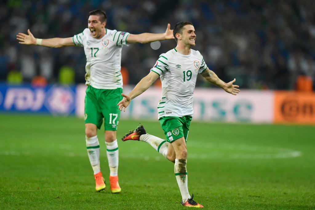 LILLE, FRANCE - JUNE 22: Stephen Ward (L) and Robbie Brady (R) of Republic of Ireland celebrate their team's 1-0 win in the UEFA EURO 2016 Group E match between Italy and Republic of Ireland at Stade Pierre-Mauroy on June 22, 2016 in Lille, France. (Photo by Mike Hewitt/Getty Images)
