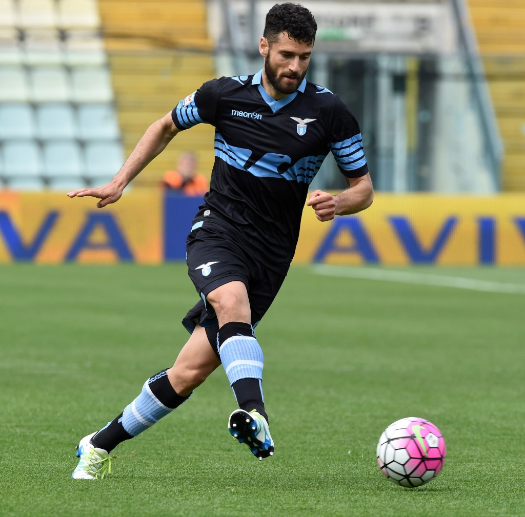 MODENA, ITALY - MAY 08: Antonio Candreva of SS Lazio in action during the Serie A match between Carpi FC and SS Lazio at Alberto Braglia Stadium on May 8, 2016 in Modena, Italy. (Photo by Pier Marco Tacca/Getty Images)