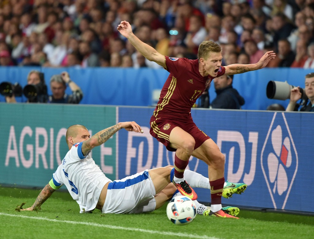 Russia's midfielder Oleg Shatov (R) reacts after a tackle by Slovakia's defender Martin Skrtel (L) during the Euro 2016 group B football match between Russia and Slovakia at the Pierre-Mauroy Stadium in Villeneuve-d'Ascq, near Lille, on June 15, 2016. / AFP / PHILIPPE HUGUEN (Photo credit should read PHILIPPE HUGUEN/AFP/Getty Images)