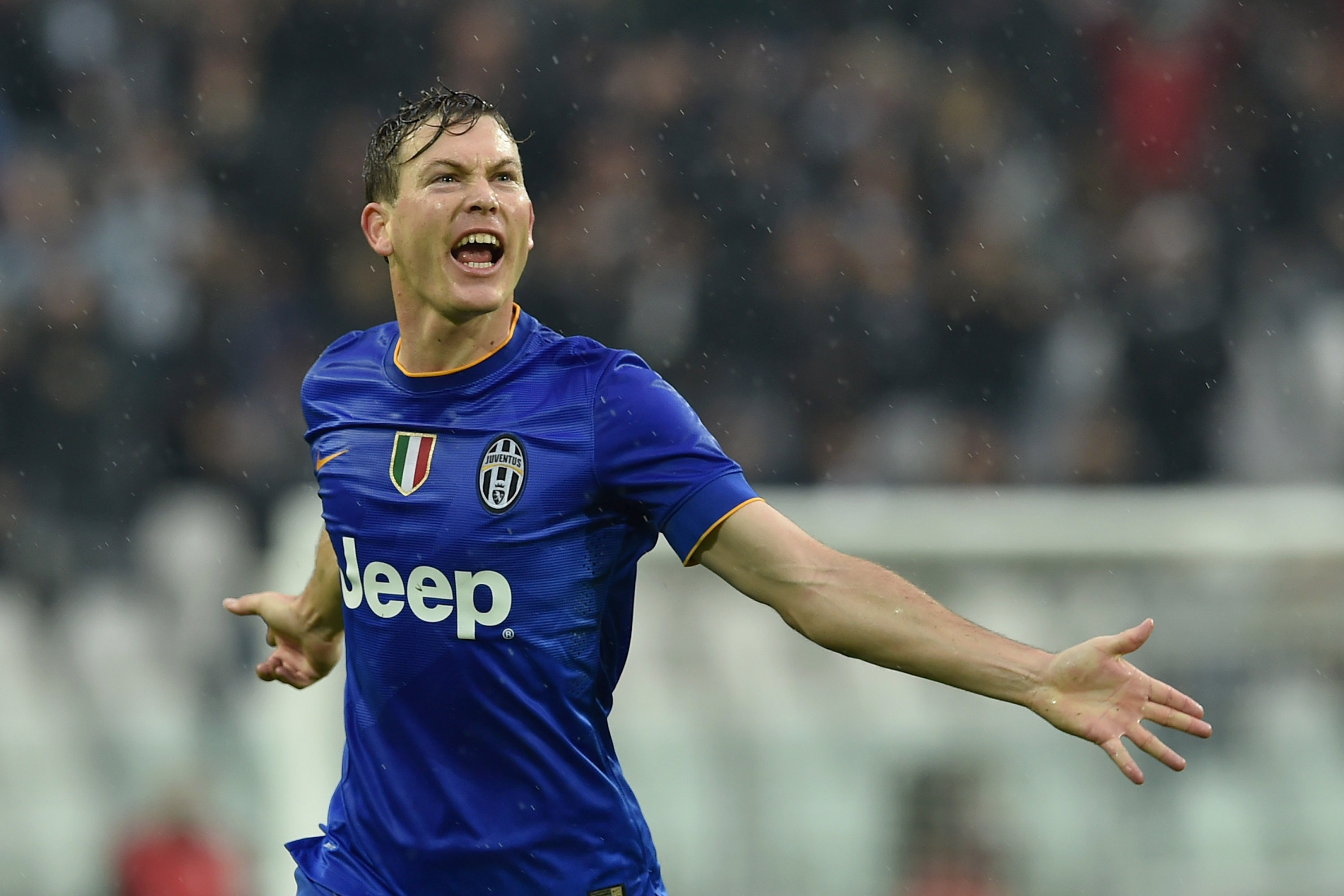 TURIN, ITALY - NOVEMBER 09: Stephan Lichtsteiner of Juventus FC celebrates after scoring a goal during the Serie A match between Juventus FC and Parma FC at Juventus Arena on November 9, 2014 in Turin, Italy. (Photo by Valerio Pennicino/Getty Images)