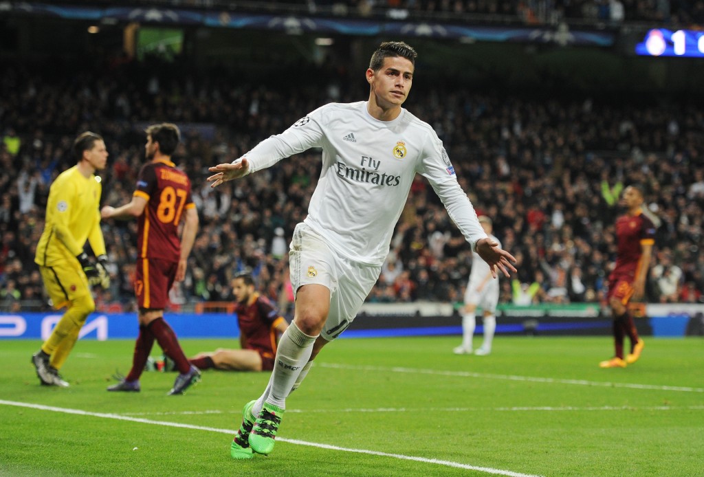MADRID, SPAIN - MARCH 08: James Rodriguez of Real Madrid celebrates scoring his team's second goal during the UEFA Champions League Round of 16 Second Leg match between Real Madrid and Roma at Estadio Santiago Bernabeu on March 8, 2016 in Madrid, Spain. (Photo by Denis Doyle/Getty Images)