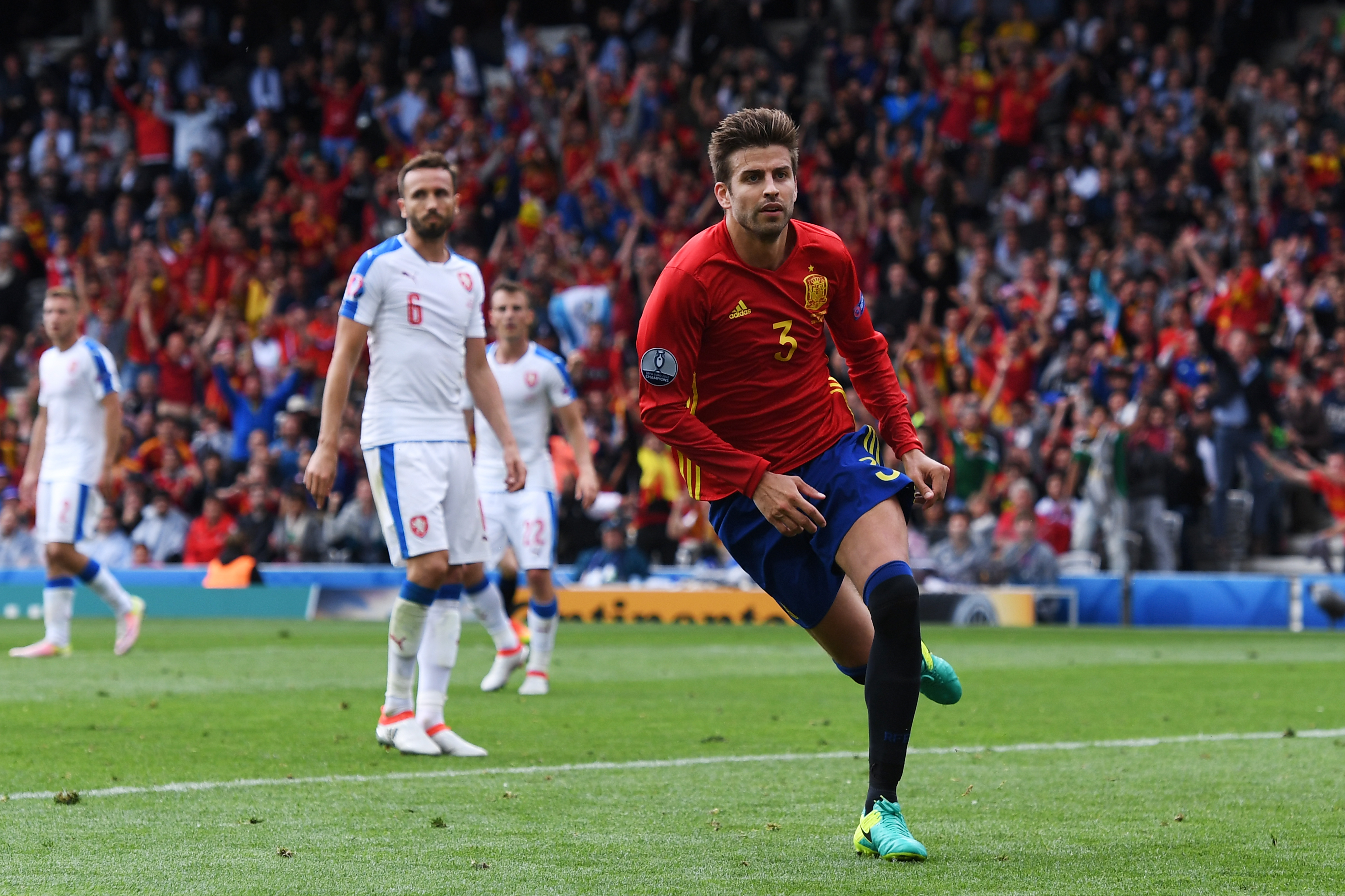 TOULOUSE, FRANCE - JUNE 13: Gerard Pique of Spain celebrates scoring his team's first goal during the UEFA EURO 2016 Group D match between Spain and Czech Republic at Stadium Municipal on June 13, 2016 in Toulouse, France. (Photo by David Ramos/Getty Images)