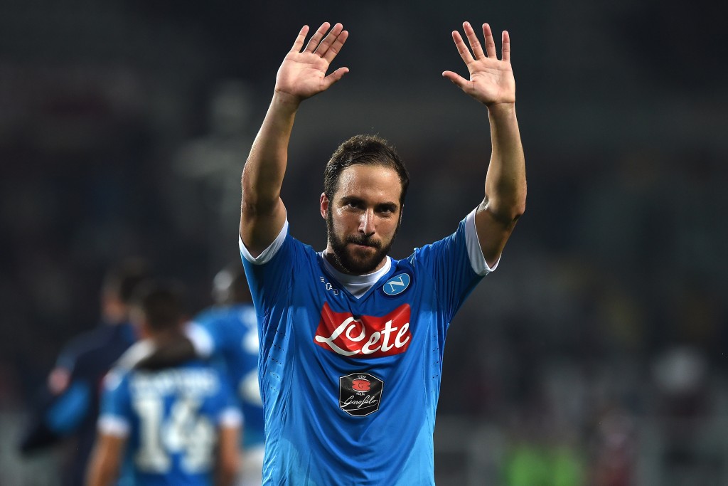 TURIN, ITALY - MAY 08: Gonzalo Higuain of SSC Napoli celebrates victory at the end of the Serie A match between Torino FC and SSC Napoli at Stadio Olimpico di Torino on May 8, 2016 in Turin, Italy. (Photo by Valerio Pennicino/Getty Images)