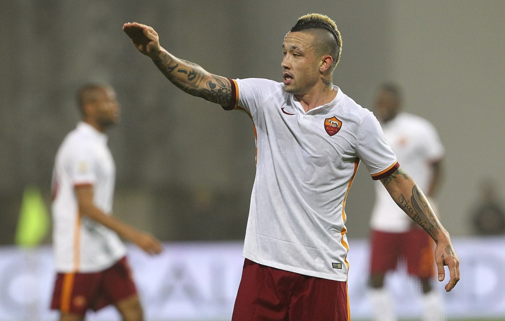 REGGIO NELL'EMILIA, ITALY - FEBRUARY 02: Radja Nainggolan of AS Roma gestures during the Serie A match between US Sassuolo Calcio and AS Roma at Mapei Stadium - Città del Tricolore on February 2, 2016 in Reggio nell'Emilia, Italy. (Photo by Marco Luzzani/Getty Images)