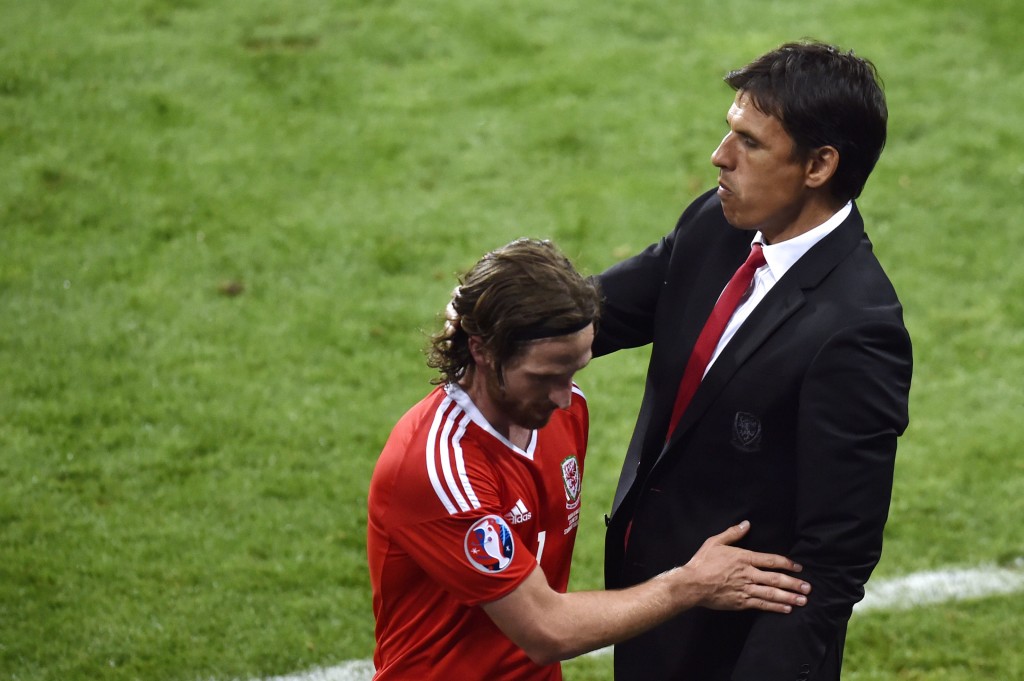 Wales' coach Chris Coleman reacts to Wales' midfielder Joe Allen as he leaves the pitch during the Euro 2016 group B football match between Russia and Wales at the Stadium Municipal in Toulouse on June 20, 2016. / AFP / Pascal PAVANI (Photo credit should read PASCAL PAVANI/AFP/Getty Images)