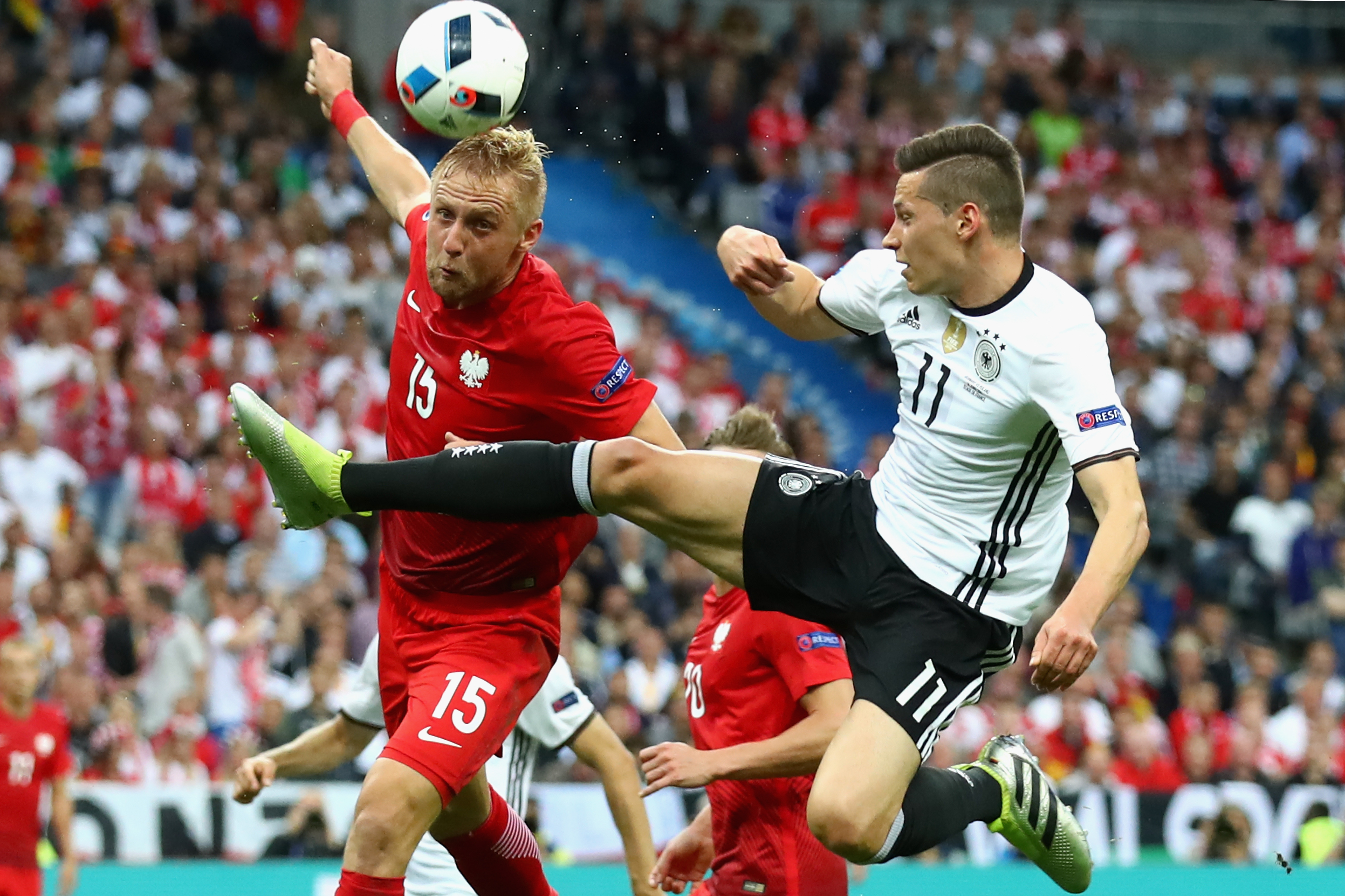 PARIS, FRANCE - JUNE 16: Toni Kroos (R) of Germany battles for the ball with Kamil Glik during the UEFA EURO 2016 Group C match between Germany and Poland at Stade de France on June 16, 2016 in Paris, France. (Photo by Alexander Hassenstein/Getty Images)