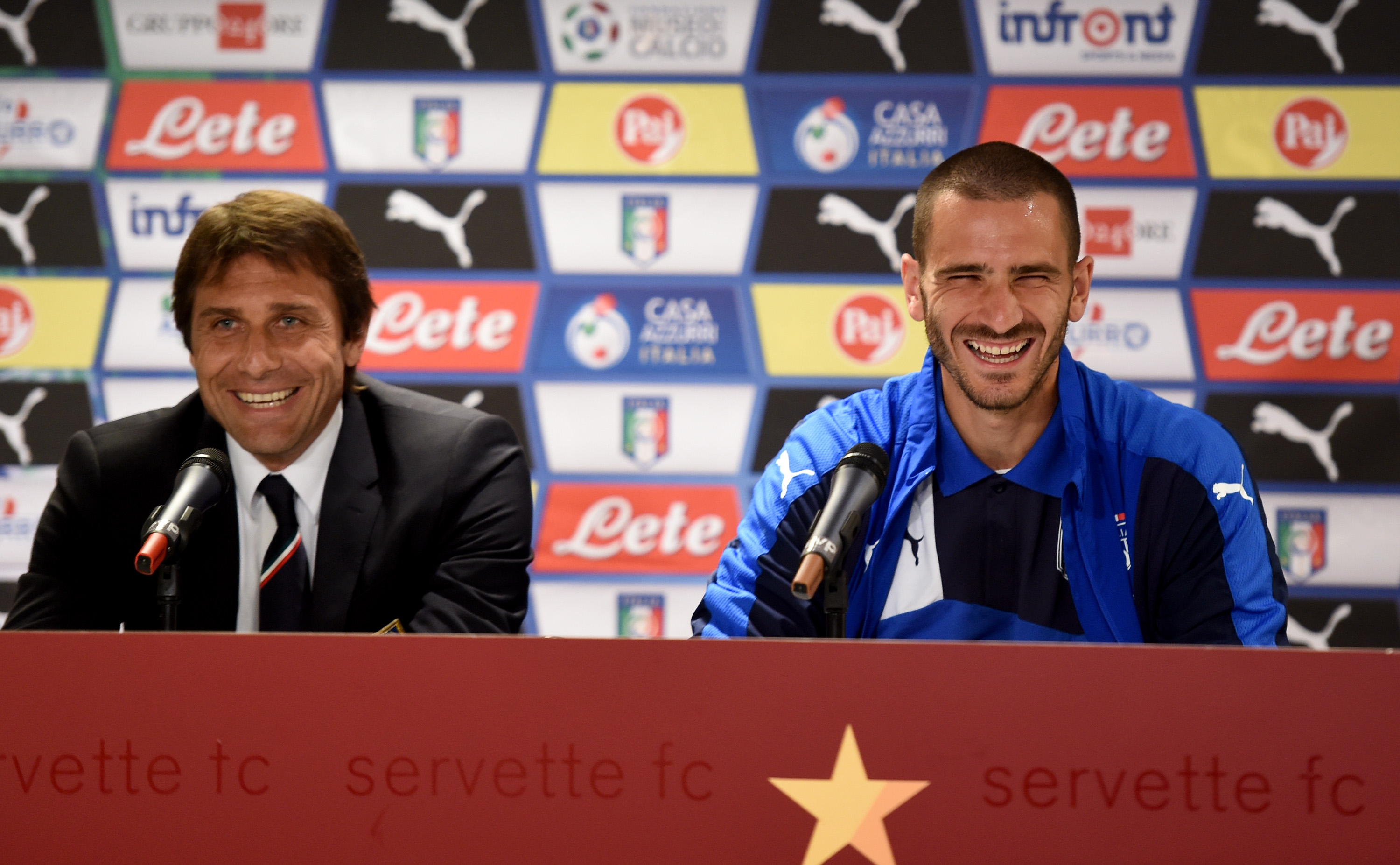 GENEVA, SWITZERLAND - JUNE 15: Head coach Antonio Conte (L) and Leonardo Bonucci during an Italy press conference at Stade de Geneve on June 15, 2015 in Geneva, Switzerland. (Photo by Claudio Villa/Getty Images)