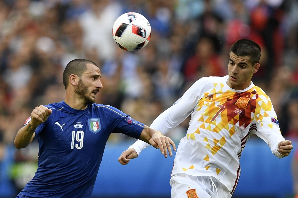 Italy's defender Leonardo Bonucci (L) vies for the ball against Spain's forward Alvaro Morata during Euro 2016 round of 16 football match between Italy and Spain at the Stade de France stadium in Saint-Denis, near Paris, on June 27, 2016. / AFP / MARTIN BUREAU (Photo credit should read MARTIN BUREAU/AFP/Getty Images)