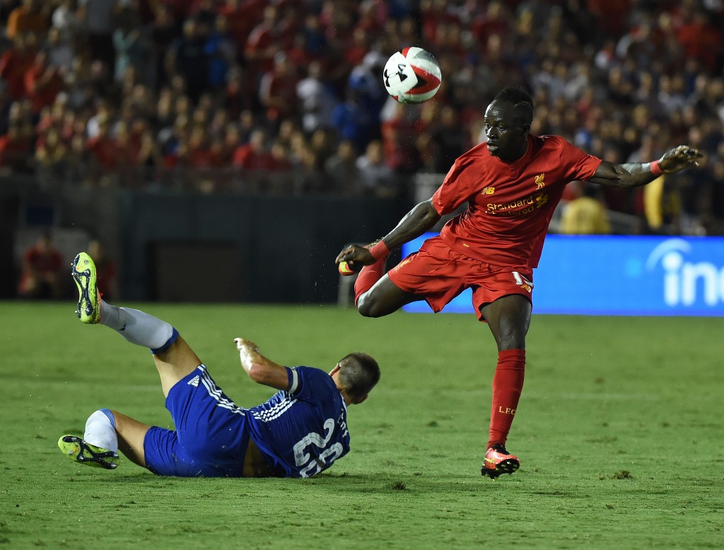 Defender John Terry of Chelsea (L) clashes with Forward Sadio Mane of Liverpool (R) during their International Champions Cup (ICC) game at the Rose Bowl Stadium in Pasadena, California on July 27, 2016. / AFP / Mark Ralston (Photo credit should read MARK RALSTON/AFP/Getty Images)