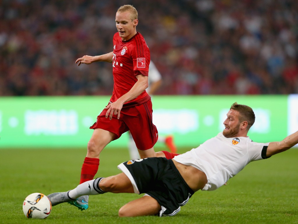 BEIJING, CHINA - JULY 18: Sebastian Rode (L) of Muenchen battles for the ball with Shkodran Mustafi of Valencia during the international friendly match between FC Bayern Muenchen and Valencia FC at the Audi Football Summit 2015 during at National Stadium on July 18, 2015 in Beijing, China. (Photo by Alexander Hassenstein/Bongarts/Getty Images)