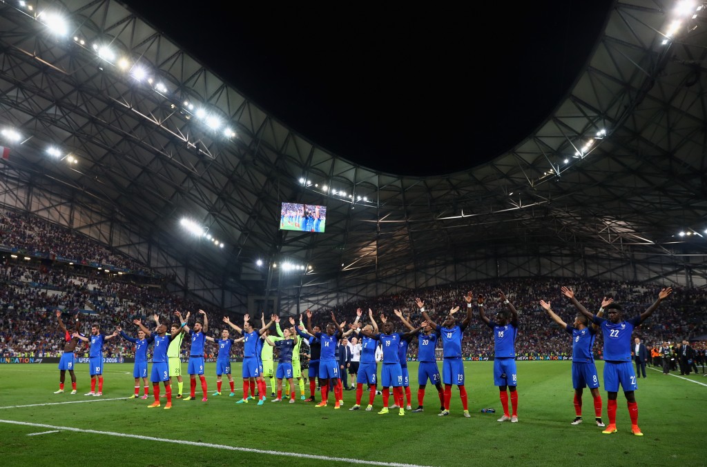 MARSEILLE, FRANCE - JULY 07: France players celebrate their team's 2-0 win in the UEFA EURO semi final match between Germany and France at Stade Velodrome on July 7, 2016 in Marseille, France. (Photo by Lars Baron/Getty Images)