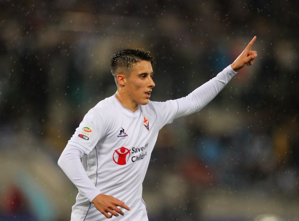 ROME, ITALY - MAY 15: Cristian Tello of ACF Fiorentina celebrates after scoring the team's third goal during the Serie A match between SS Lazio and ACF Fiorentina at Stadio Olimpico on May 15, 2016 in Rome, Italy. (Photo by Paolo Bruno/Getty Images)