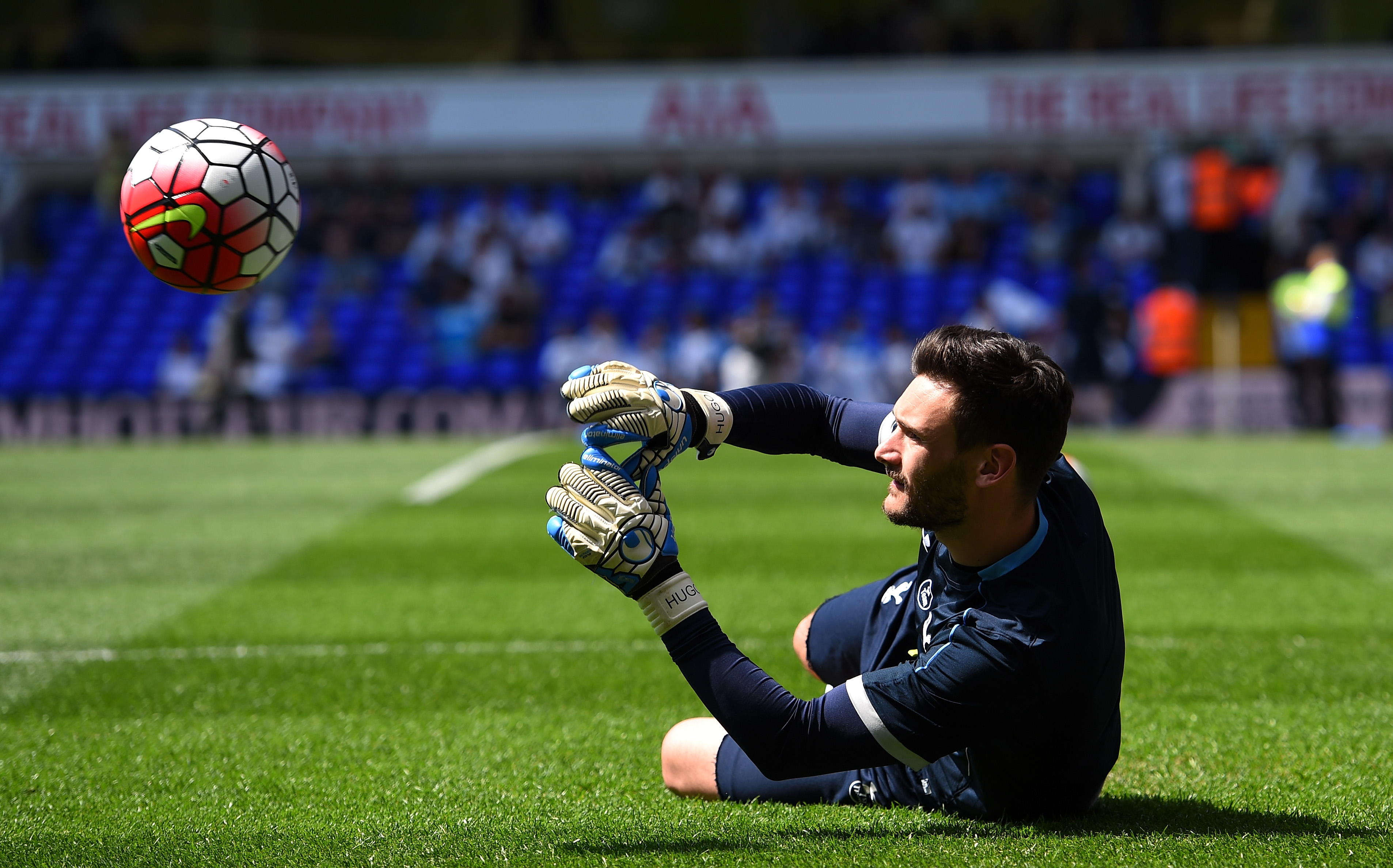 LONDON, ENGLAND - MAY 08: Hugo Lloris of Tottenham Hotspur warms up during the Barclays Premier League match between Tottenham Hotspur and Southampton at White Hart Lane on May 8, 2016 in London, England.  (Photo by Shaun Botterill/Getty Images)