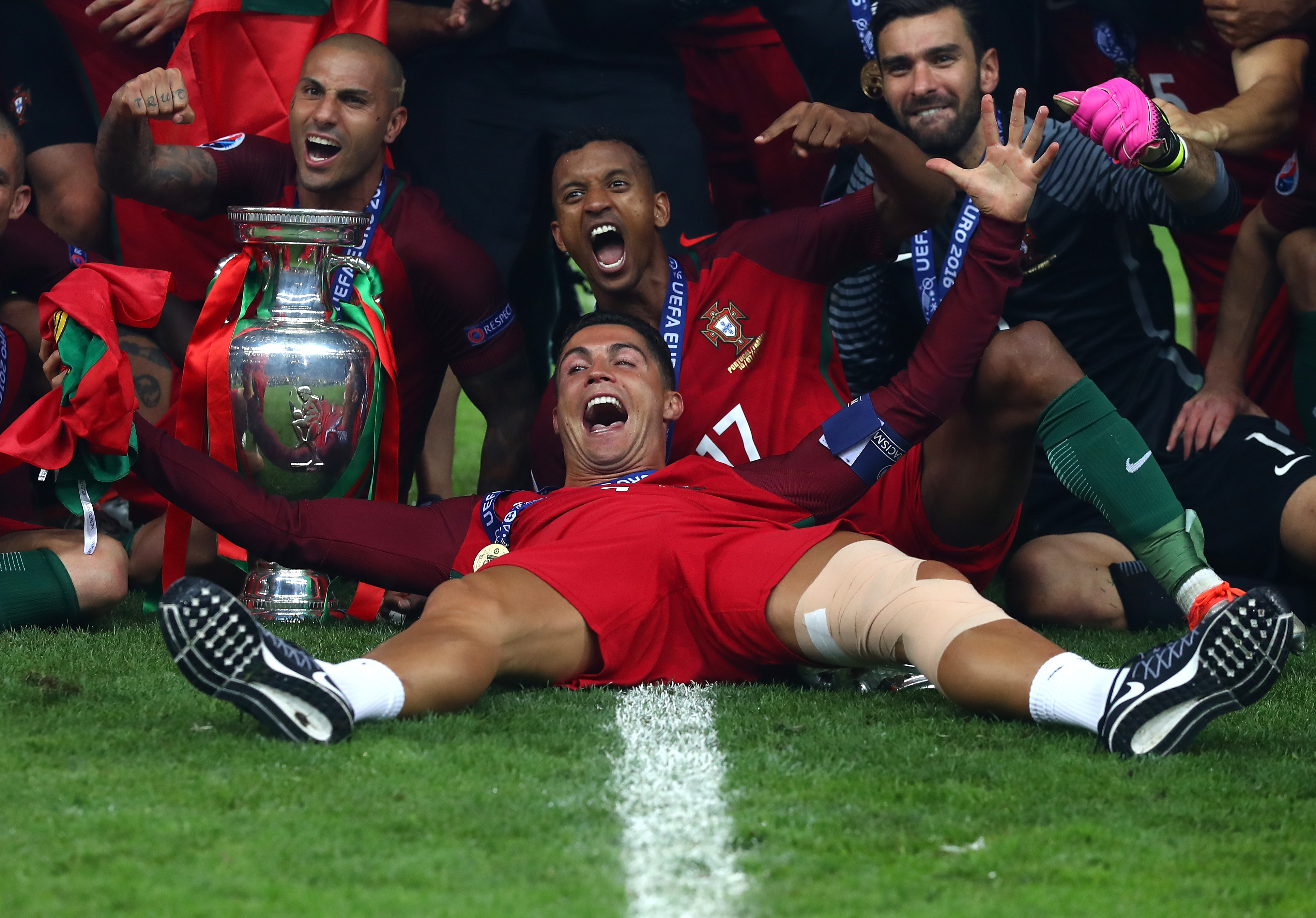 PARIS, FRANCE - JULY 10: Cristiano Ronaldo and Portugal players celebrate after their 1-0 win against France in the UEFA EURO 2016 Final match between Portugal and France at Stade de France on July 10, 2016 in Paris, France.  (Photo by Lars Baron/Getty Images)
