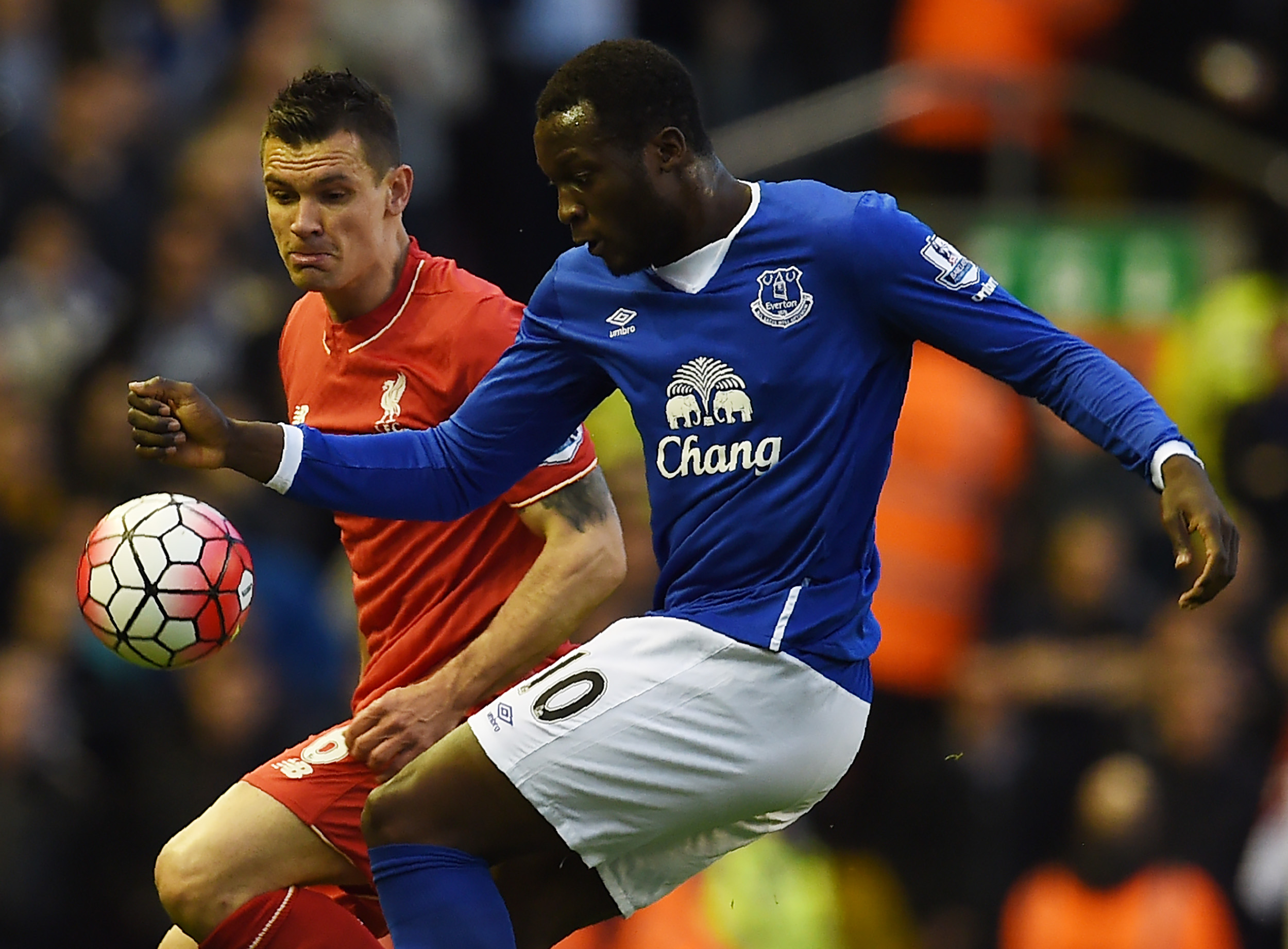 Liverpool's Croatian defender Dejan Lovren (L) vies with Everton's Belgian striker Romelu Lukaku during the English Premier League football match between Liverpool and Everton at Anfield in Liverpool, north west England on April 20, 2016. / AFP / PAUL ELLIS / RESTRICTED TO EDITORIAL USE. No use with unauthorized audio, video, data, fixture lists, club/league logos or 'live' services. Online in-match use limited to 75 images, no video emulation. No use in betting, games or single club/league/player publications. / (Photo credit should read PAUL ELLIS/AFP/Getty Images)