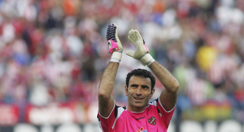 MADRID, SPAIN - APRIL 15: Levante's goalkeeper Jose Molina waves to supporters at the end of the Primera Liga match between Atletico Madrid and Levante at the Vicente Calderon stadium on April 15, 2007 in Madrid, Spain. (Photo by Denis Doyle/Getty Images)