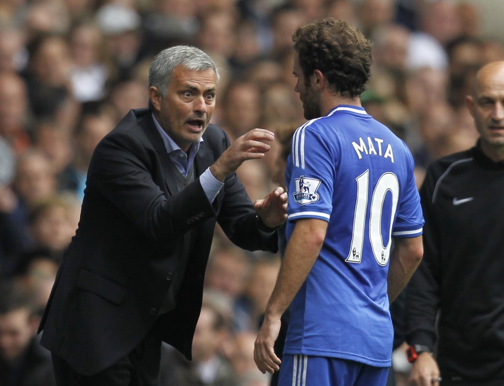 Chelsea's Portuguese manager Jose Mourinho (L) gestures to Chelsea's Spanish midfielder Juan Mata (R) during the English Premier League football match between Tottenham Hotspur and Chelsea at White Hart Lane in London on September 28, 2013. AFP PHOTO/ IAN KINGTON RESTRICTED TO EDITORIAL USE. NO USE WITH UNAUTHORIZED AUDIO, VIDEO, DATA, FIXTURE LISTS, CLUB/LEAGUE LOGOS OR LIVE SERVICES. ONLINE IN-MATCH USE LIMITED TO 45 IMAGES, NO VIDEO EMULATION. NO USE IN BETTING, GAMES OR SINGLE CLUB/LEAGUE/PLAYER PUBLICATIONS (Photo credit should read IAN KINGTON/AFP/Getty Images)