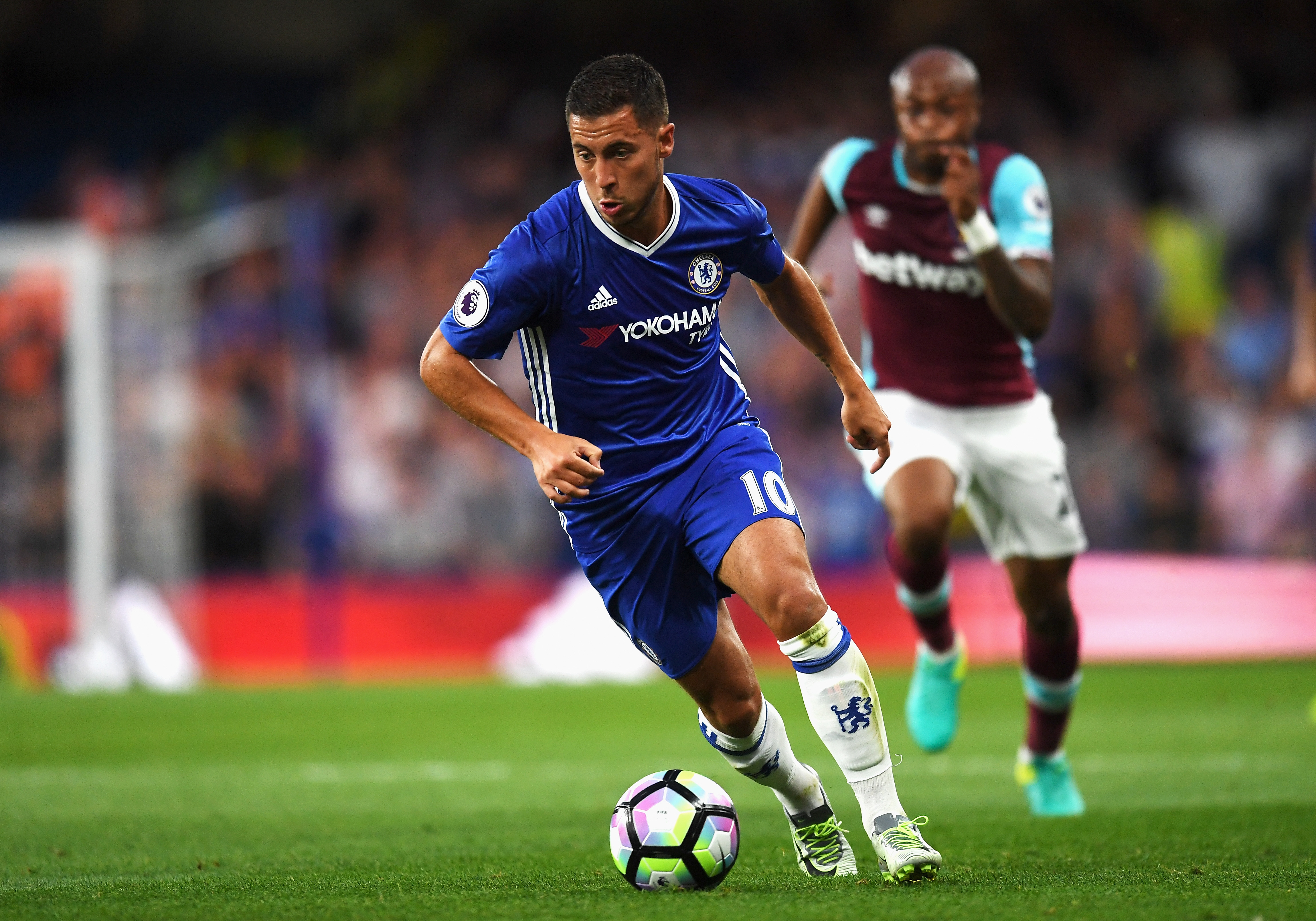LONDON, ENGLAND - AUGUST 15: Eden Hazard of Chelsea in action during the Premier League match between Chelsea and West Ham United at Stamford Bridge on August 15, 2016 in London, England. (Photo by Mike Hewitt/Getty Images)