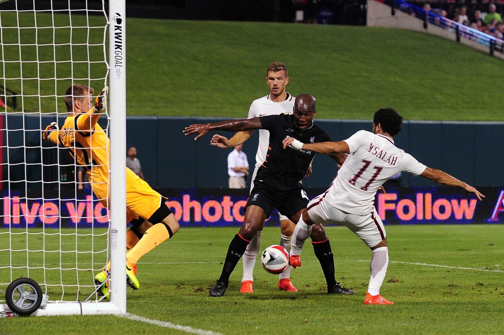 ST LOUIS, MO - AUGUST 01: Mohamed Salah #11 of AS Roma scores the game winning goal against Simon Mignolet #22 of Liverpool FC during a friendly match at Busch Stadium on August 1, 2016 in St Louis, Missouri. AC Roma won 2-1. (Photo by Jeff Curry/Getty Images)