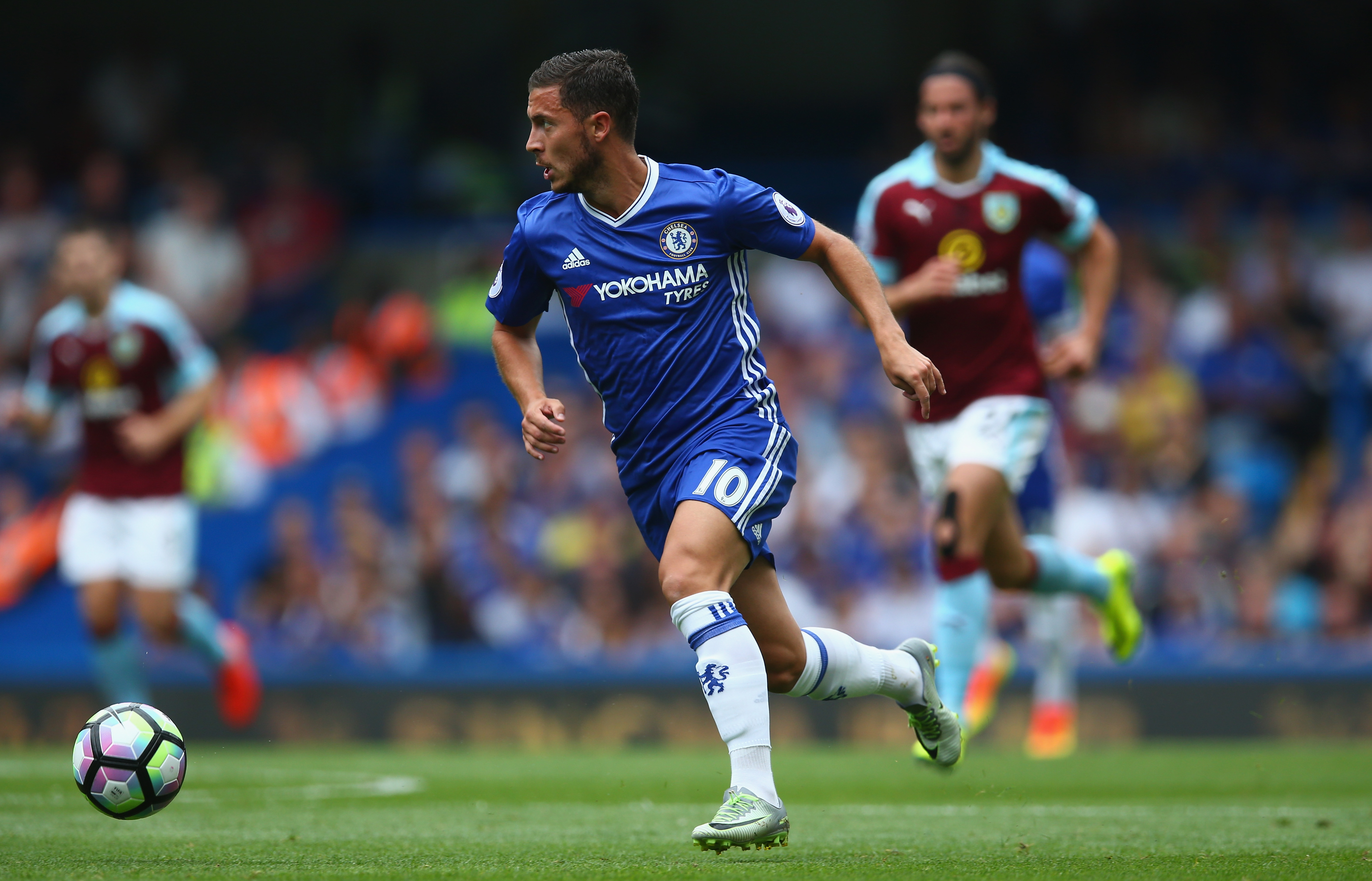 LONDON, ENGLAND - AUGUST 27: Eden Hazard of Chelsea in action during the Premier League match between Chelsea and Burnley at Stamford Bridge on August 27, 2016 in London, England. (Photo by Steve Bardens/Getty Images)