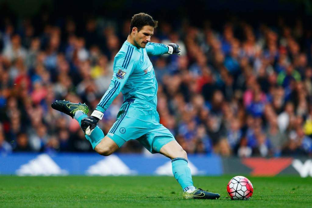 LONDON, ENGLAND - OCTOBER 03: Asmir Begovic of Chelsea in action during the Barclays Premier League match between Chelsea and Southampton at Stamford Bridge on October 3, 2015 in London, United Kingdom. (Photo by Julian Finney/Getty Images)