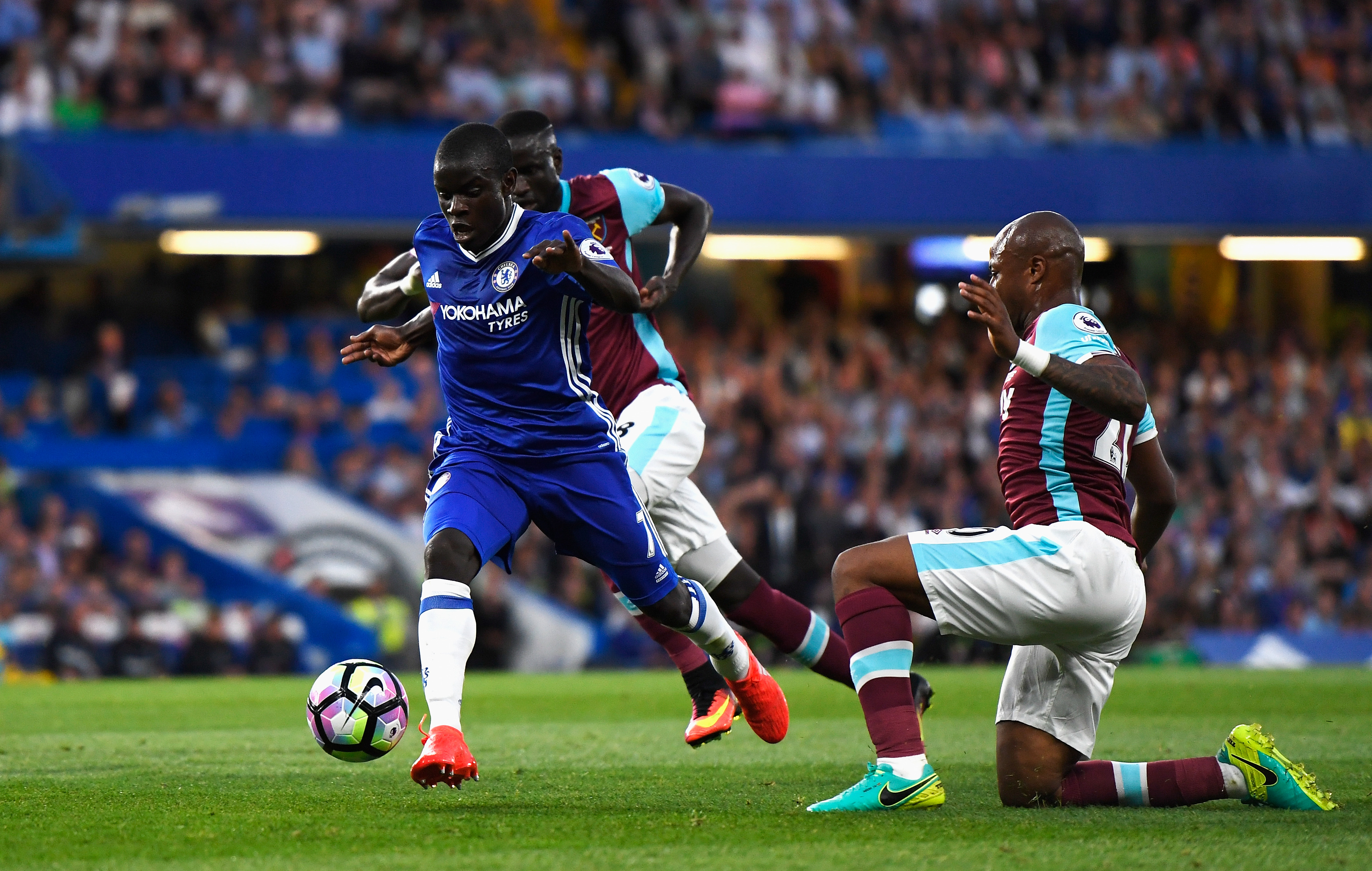 LONDON, ENGLAND - AUGUST 15: N'Golo Kante of Chelsea makes a break past Andre Ayew (R) of West Ham United during the Premier League match between Chelsea and West Ham United at Stamford Bridge on August 15, 2016 in London, England. (Photo by Mike Hewitt/Getty Images)
