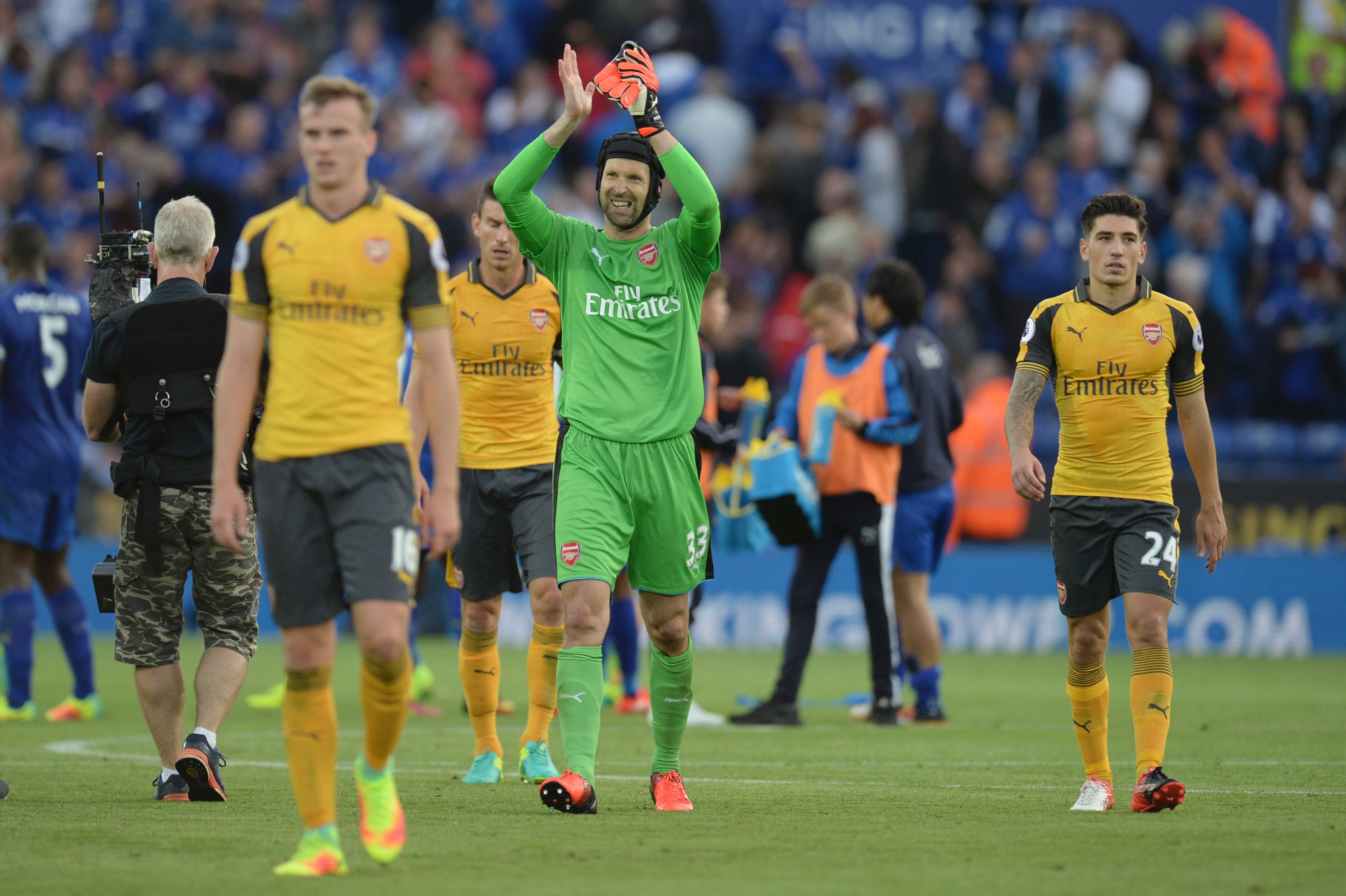 Arsenal's Czech goalkeeper Petr Cech (C) applauds the fans after the final whistle in the English Premier League football match between Leicester City and Arsenal at King Power Stadium in Leicester, central England on August 20, 2016. / AFP / OLI SCARFF / RESTRICTED TO EDITORIAL USE. No use with unauthorized audio, video, data, fixture lists, club/league logos or 'live' services. Online in-match use limited to 75 images, no video emulation. No use in betting, games or single club/league/player publications.  /         (Photo credit should read OLI SCARFF/AFP/Getty Images)