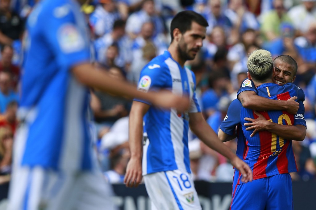 LEGANES, SPAIN - SEPTEMBER 17: Rafael Alcantara alias Rafinha (R) of FC Barcelona celebrates scoring their fifth goal with teammate Lionel Messi (L) during the La Liga match between Deportivo Leganes and FC Barcelona at Estadio Municipal de Butarque on September 17, 2016 in Leganes, Spain. (Photo by Gonzalo Arroyo Moreno/Getty Images)