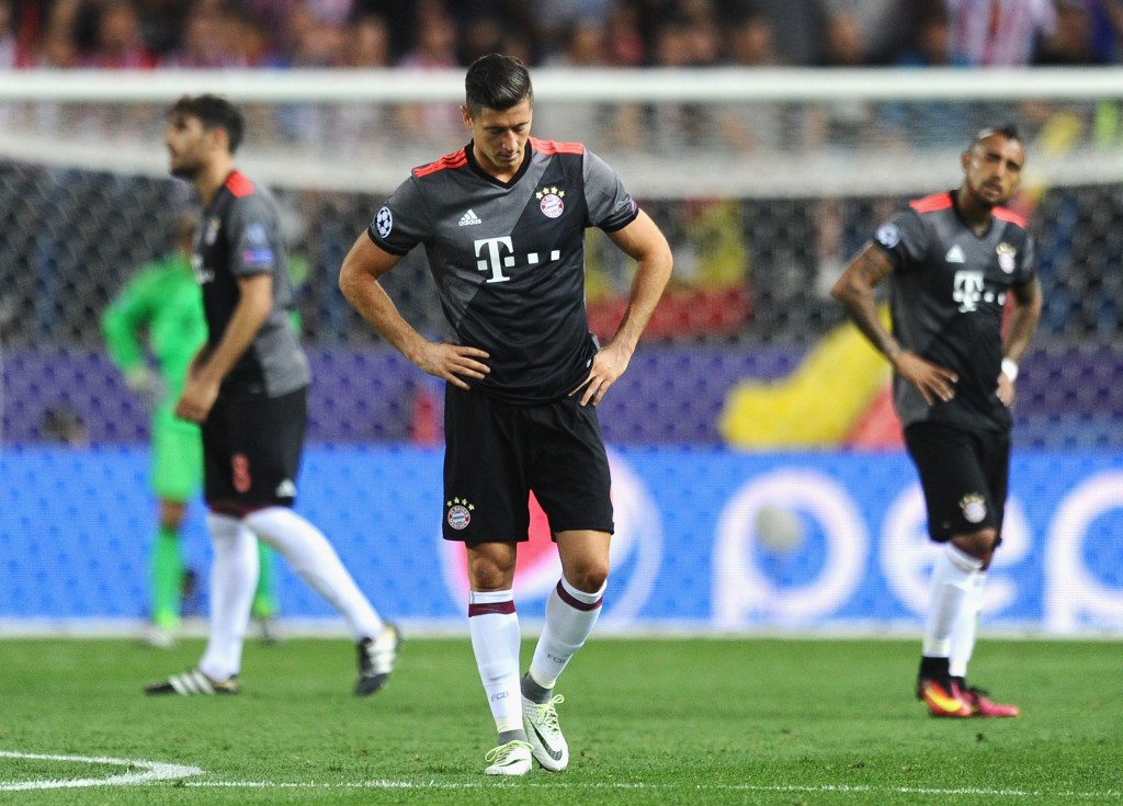 MADRID, SPAIN - SEPTEMBER 28: Robert Lewandowski of Bayern Muenchen reacts after conceding a goal during the UEFA Champions League group D match between Club Atletico de Madrid and FC Bayern Muenchen at the Vicente Calderon Stadium on September 28, 2016 in Madrid, Spain. (Photo by Denis Doyle/Getty Images)